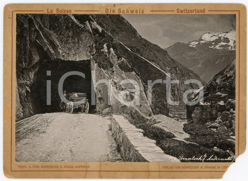 1910 ca SWITZERLAND Urnerloch - ANDERMATT - Foto ANIMATA carretto DANNEGGIATA Fotografia d'epoca, montata su cartoncino rigido.FOTOGRAFO: Schroeder, K. Sachs, Hofphot. VERY POOR/gravemente danneggiato mancanza angolare Formato: 19x13 cm originale e autentica 1