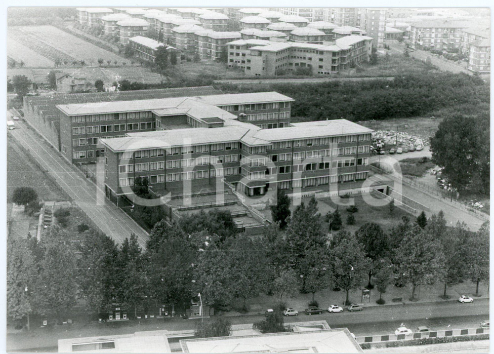 1980 ca ALESSANDRIA - I.T.I.S. "Alessandro Volta" - veduta aerea - Foto 18x13 cm  Fotografia originale, con timbro al verso. GOOD/buono  Formato: 18x13 cm originale e autentica 1