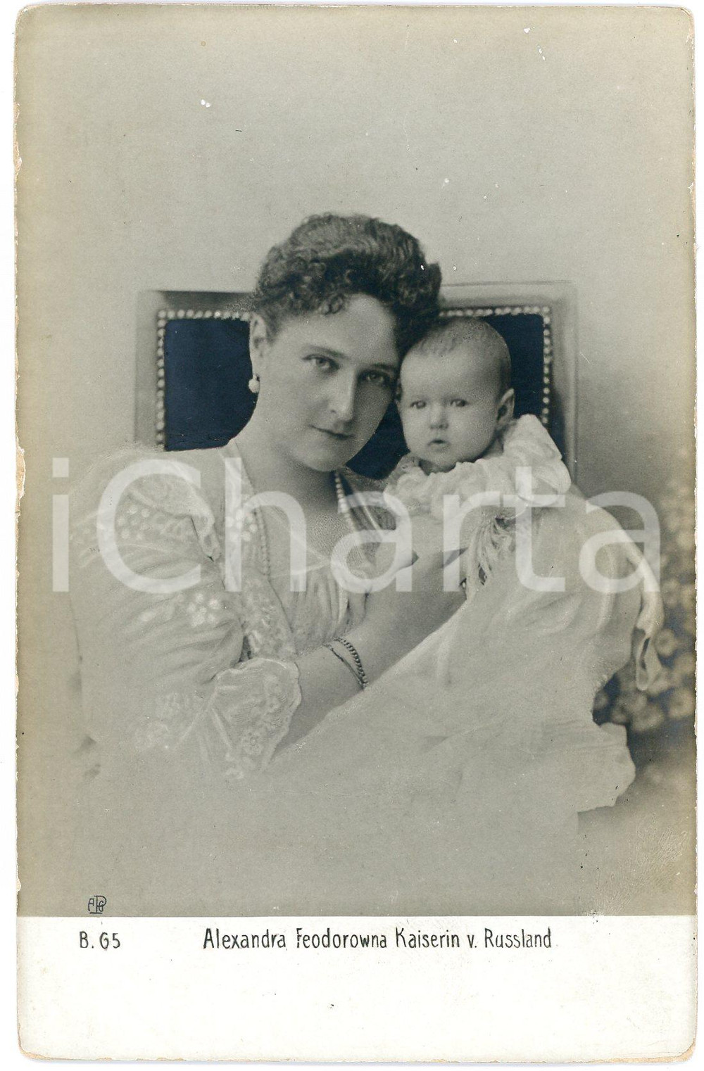 1900 ca HOUSE OF ROMANOV Anastasia and Empress Alexandra Feodorovna - Postcard Cartolina postale d'epoca, non viaggiata. POOR/danneggiato Lievi smussature agli angoli, abrasione al margine sinistro, lieve piegatura orizzontale Formato: FP originale e autentica 1