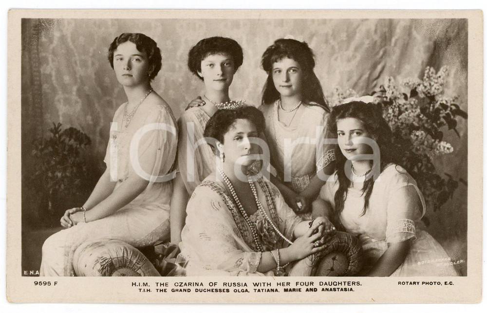 1910 ca HOUSE OF ROMANOV Czarina of Russia with her four daughters - Postcard Cartolina postale d'epoca, non viaggiata. FAIR/discreto Lievi smussature agli angoli Formato: FP originale e autentica 1