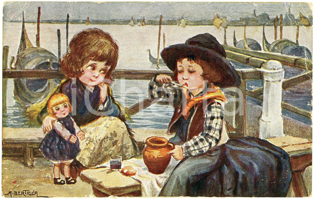 1930 INNAMORATI Aurelio BERTIGLIA - Tra le gondole a Venezia *Cartolina FP VG  Cartolina postale d'epoca, viaggiata. POOR/danneggiato piegature angolari; francobollo asportato al verso Formato: 14x9 cm originale e autentica 1