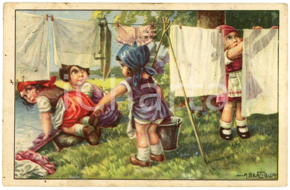 1940 Aurelio BERTIGLIA - Bambini - Lavandaie al fiume *Cartolina DANNEGGIATA  Cartolina postale d'epoca, viaggiata. VERY POOR/gravemente danneggiato profonda piegatura verticale e macchie Formato: 14x9 cm originale e autentica 1