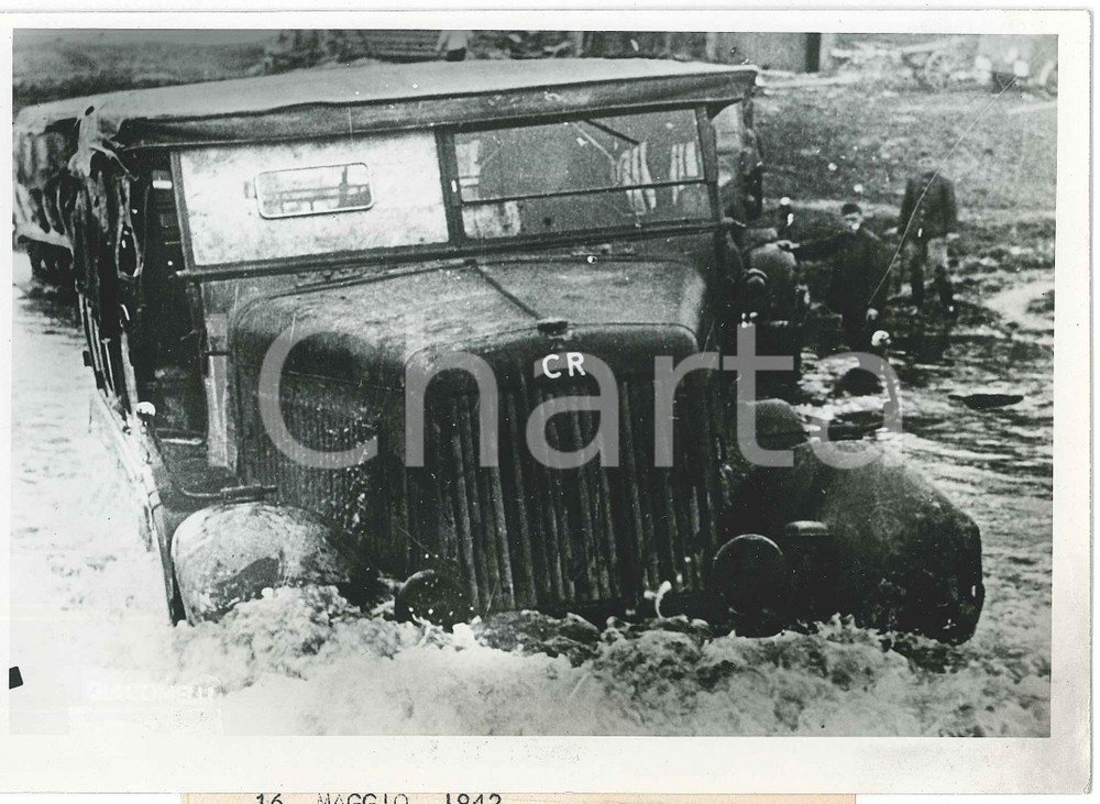 1942 WW2 FRONTE ORIENTALE Automezzi russi nel pantano del disgelo *Foto 18x13 Fotografia originale d'epoca, con didascalia manoscritta.CONDIZIONI: F (difetti di stampa)FORMATO: 18x13 cm    originale e autentica 1