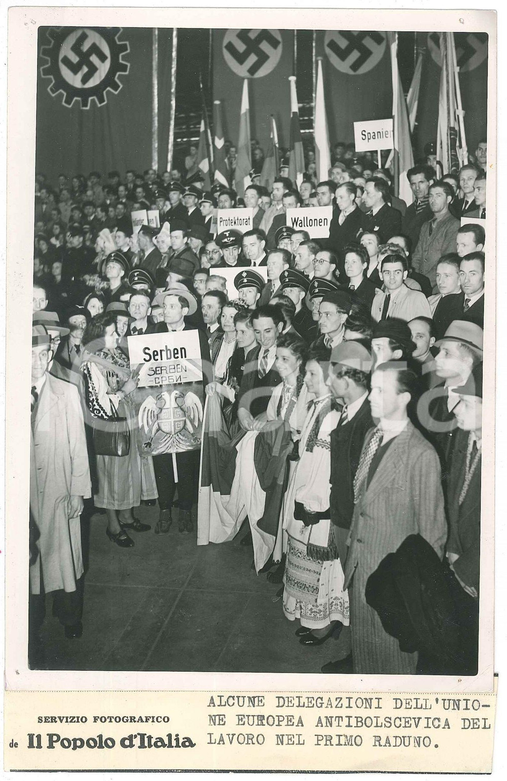 1943 WW2 BERLINO Unione Antibolscevica Europea del Lavoro - 1° raduno *Foto Fotografia originale d'epoca, con didascalia dattiloscritta.CONDIZIONI: F (piccole piegature angolari e fori di affissione)FORMATO: 13x18 cm    originale e autentica 1