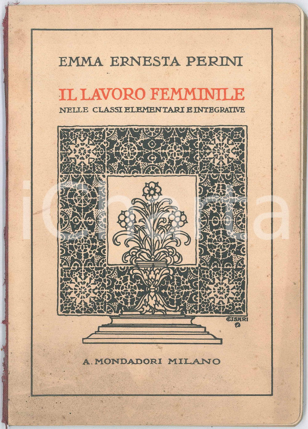 1925 ca Emma Ernesta PERINI Il lavoro femminile nelle classi elementari Pubblicazione d'epoca, riccamente illustrata.PAGINE: 98EDITORE: Milano - A. Mondadori POOR/danneggiato buone condizioni interne, ma legatura lenta e dorso asportato (rimane la sola tela) Formato: 17x24 cm originale e autentica 1