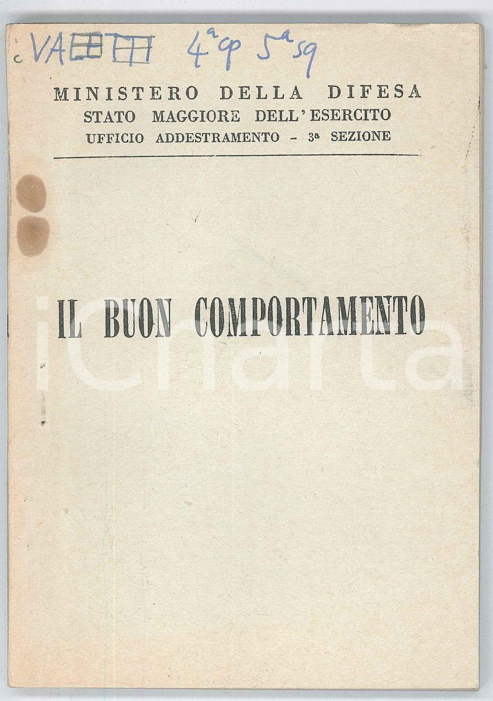 1950 ca MINISTERO DELLA DIFESA Ufficio Addestramento - Il buon comportamento Pubblicazione d'epoca, a cura del Ministero della Difesa.PAGINE: 118 FAIR/discreto buone condizioni interne, ma macchia in copertina e notazione a penna Formato: 11x15 cm originale e autentica 1