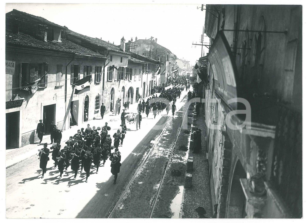 1927 (Riproduzione del 1963) BRESCIA Commemorazione Fausto LUNARDINI Foto Fotografia datata 1963 che riproduce uno scatto del 1927. FOTOGRAFO: Studio Fotografico G. Negri - Brescia  GOOD/buono  Formato: 17x12 originale e autentica 1