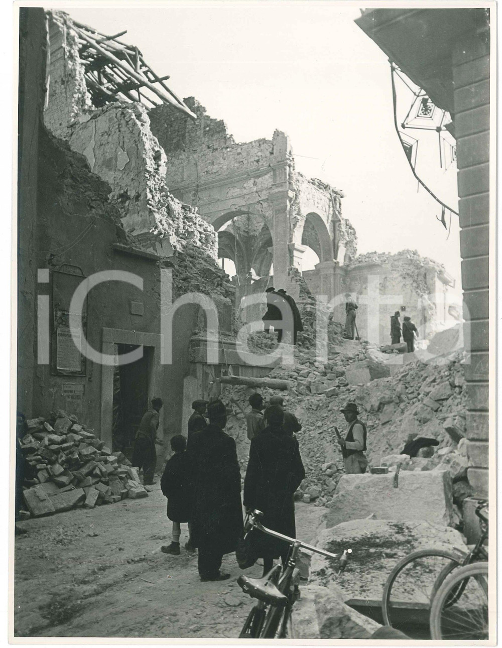 1945 WW2 BRESCIA - Bombardamenti - Chiesa S. Afra (1) Foto ANIMATA  Fotografia d'epoca, con didascalia manoscritta.  GOOD/buono  Formato: 18x24 cm originale e autentica 1