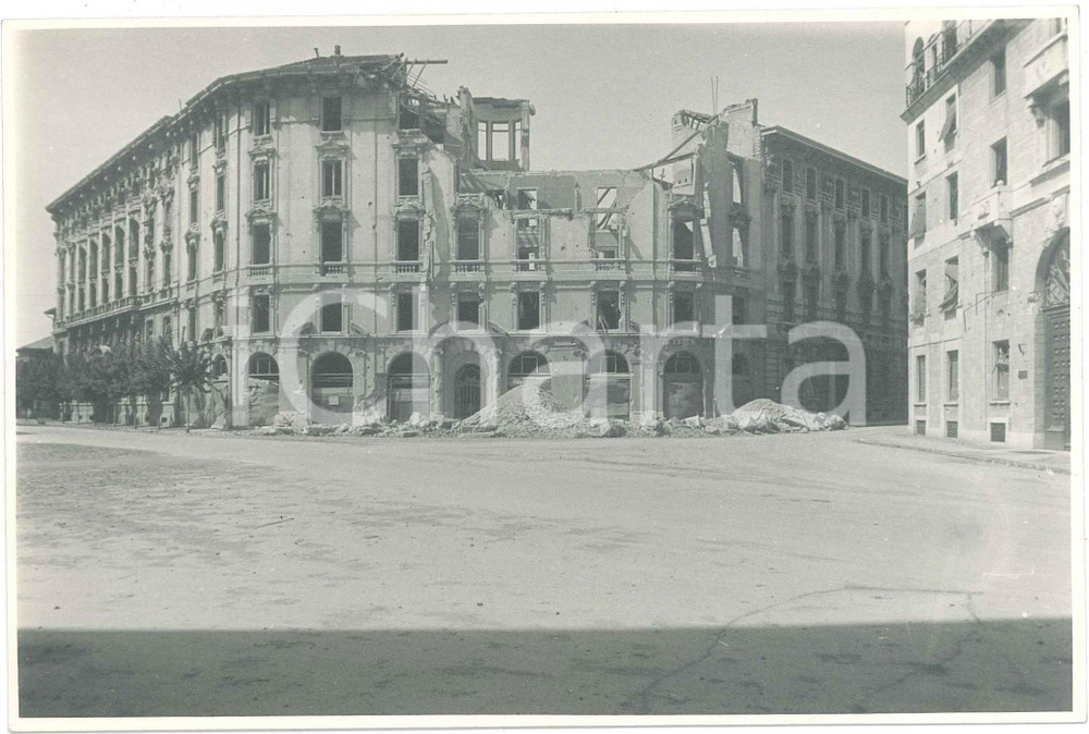 1945 ca WW2 BRESCIA - Bombardamenti - Palazzo danneggiato - Foto 18x13 cm  Fotografia d'epoca.  GOOD/buono  Formato: 18x13 cm originale e autentica 1