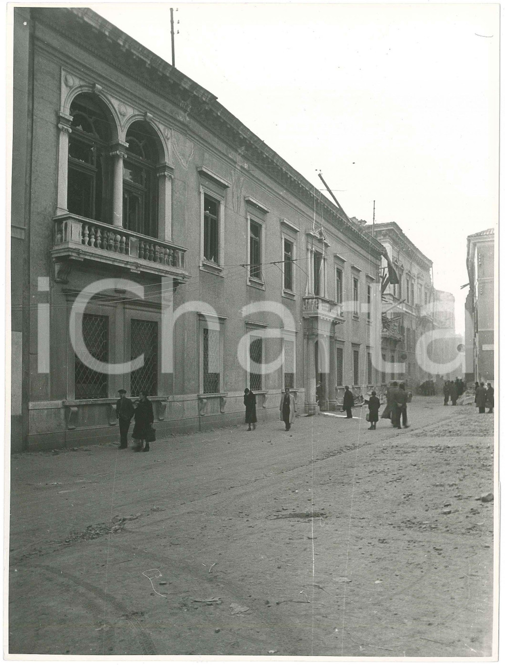 1945 ca WW2 BRESCIA Bombardamenti - Il centro storico - Foto 18x24 cm  Fotografia d'epoca, con didascalia manoscritta al verso.  FAIR/discreto difetti di stampa Formato: 18x24 cm originale e autentica 1