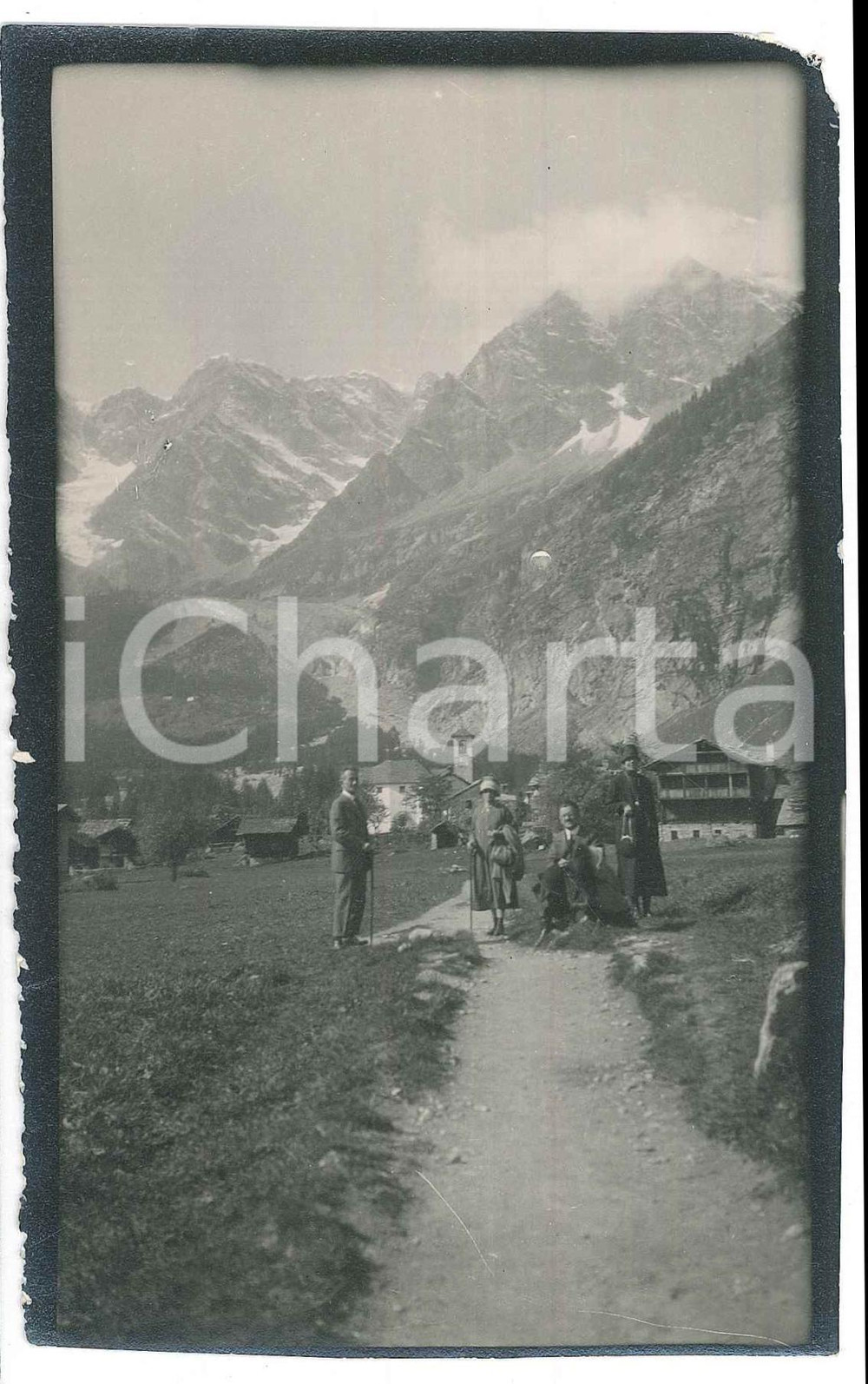 1920 Area di LIVIGNO - Escursionisti -  Foto VINTAGE ANIMATA 9x14 cm  Fotografia d'epoca. FAIR/discreto piccola mancanza angolare Formato: 9x14 cm originale e autentica 1