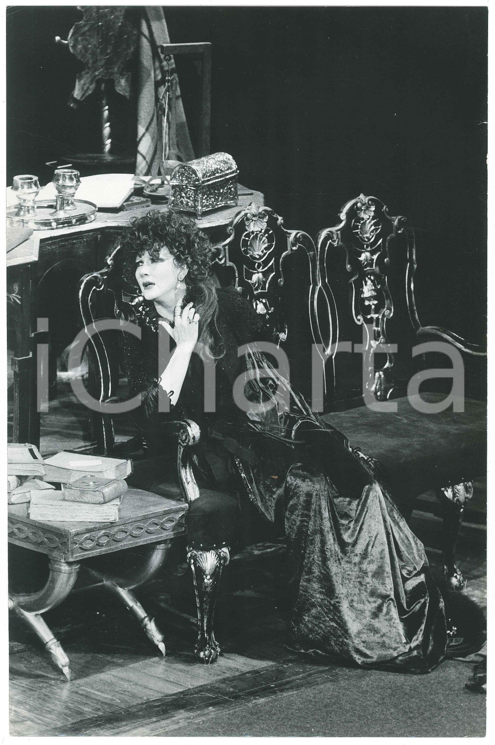 1974 ROMA TEATRO - MOLIERE "Tartufo" - Regia MISSIROLI - Francesca BENEDETTI  Fotografia originale, con didascalia al verso. GOOD/buono minime piegature angolari; minimo strappo al lato destro Formato: 20x30 cm originale e autentica 1