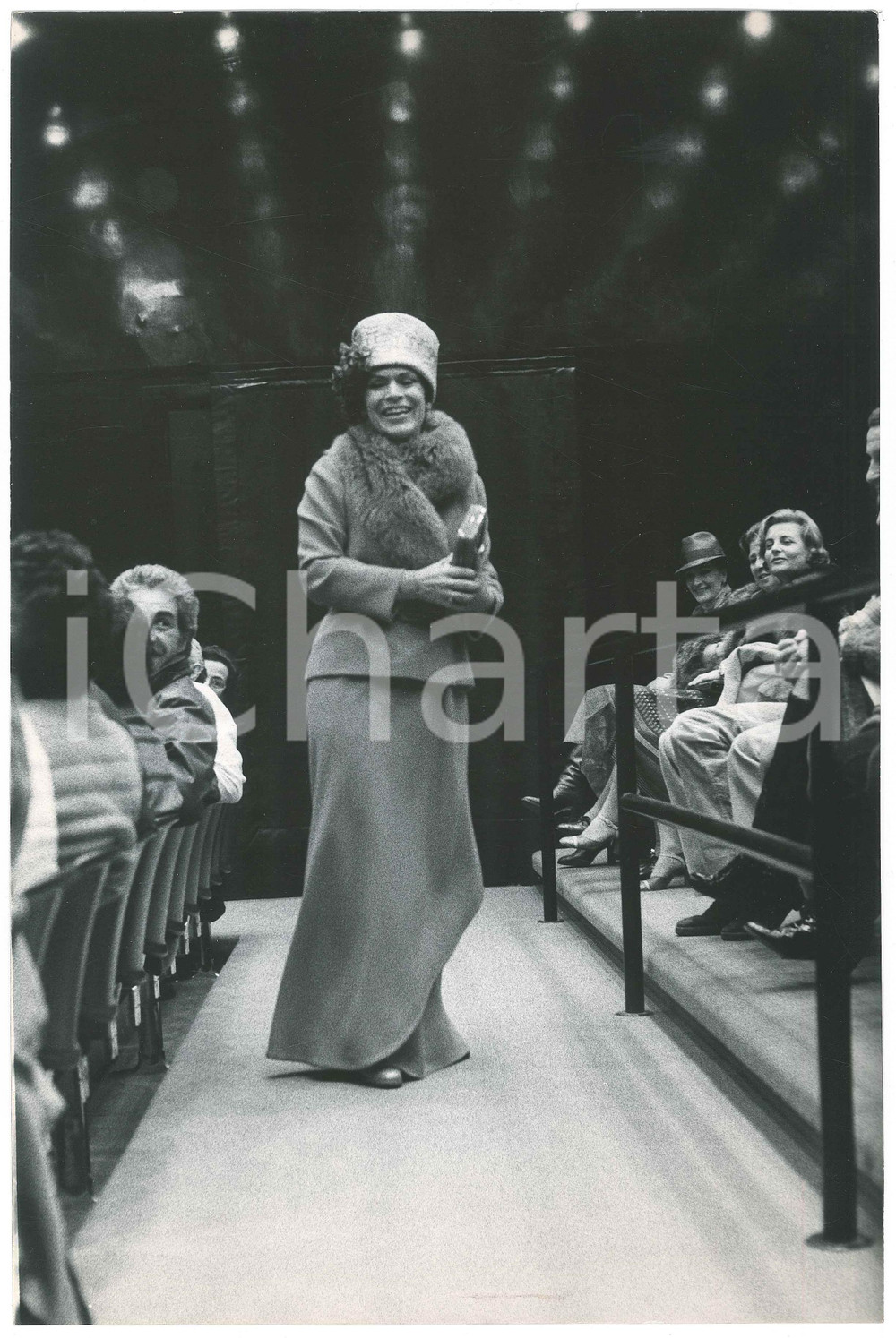1980 ca ROMA TEATRO - Franca VALERI - Ritratto - Foto 20x30 cm  Fotografia originale.     GOOD/buono ma lieve macchia al lato inferiore Formato: 20x30 originale e autentica 1