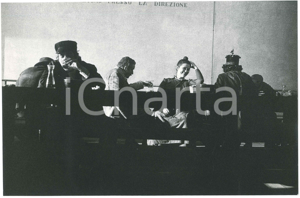 1979 MILANO Piccolo Teatro - "El nost Milan" Alarico SALAROLI Franco MORALDI  Fotografia originale, con didascalia e adesivo del fotografo al verso.E' in scena anche Narcisa Bonati.FOTOGRAFO: Luigi Ciminaghi - MilanoCONDIZIONI: G GOOD/buono  Formato: 30x20 cm originale e autentica 1