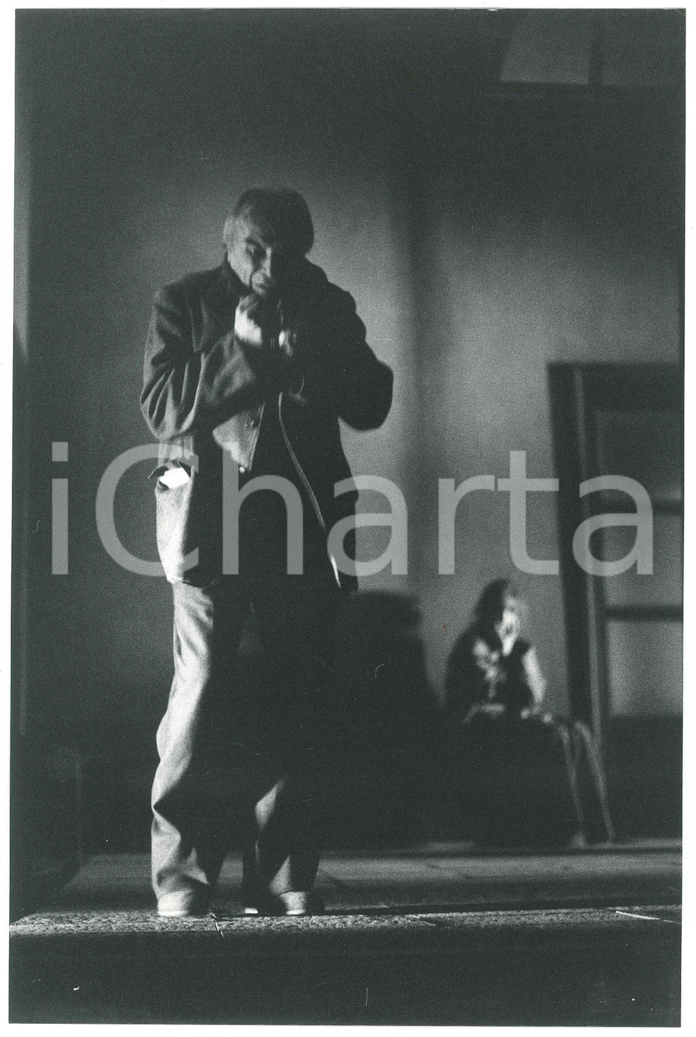 1980 ca MILANO Piccolo Teatro - Tino CARRARO in scena - Foto 20x30 cm  Fotografia originale, con didascalia e adesivo del fotografo al verso.FOTOGRAFO: Luigi Ciminaghi - Milano GOOD/buono  Formato: 20x30 cm originale e autentica 1