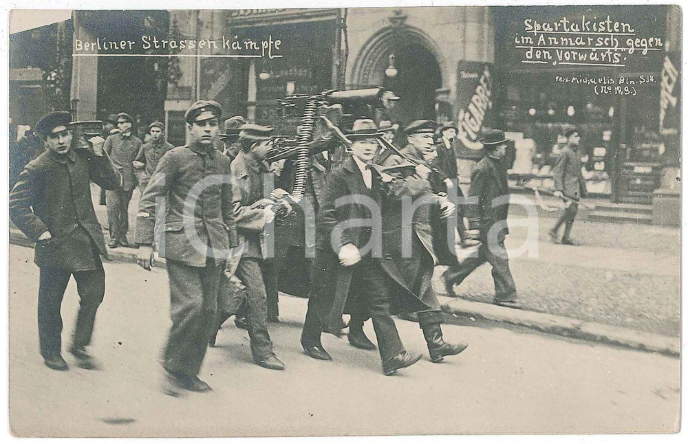 1919 BERLIN - SPARTACIST UPRISING Spartakisten im Anmarsch gegen den Vorwarts Cartolina postale d'epoca, non viaggiata.CONDIZIONI: GFORMATO: 14x9 cm    originale e autentica 1