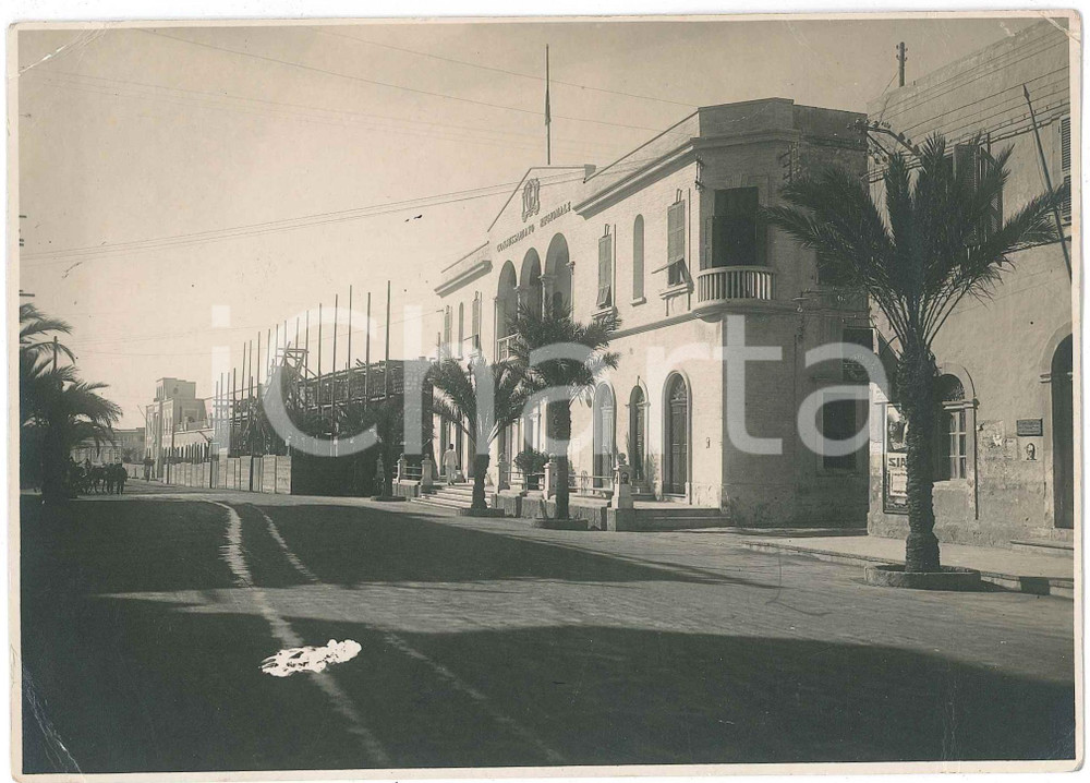 1930 ca BENGASI Commissariato Regionale - Palazzo del Governatore in costruzione Fotografia d'epoca.CONDIZIONI: P (evidenti piegature agli angoli e al lato superiore; difetti di stampa)FORMATO: 17x12 cm    originale e autentica 1