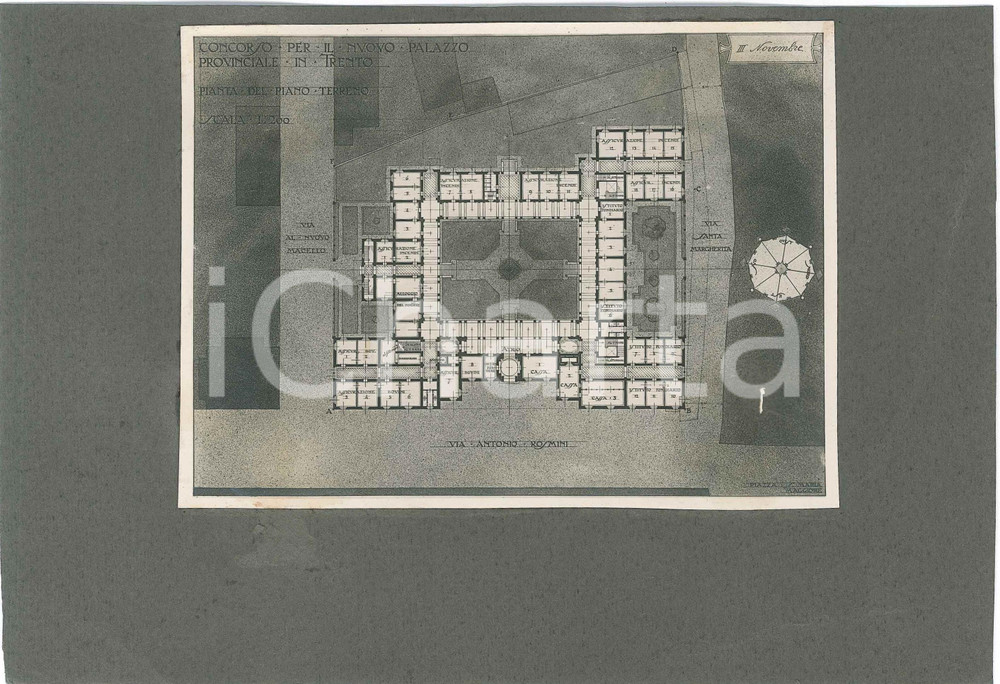 1920 ca TRENTO Concorso Palazzo Provinciale ^Foto progetto arch. FERRAZZA (5) Fotografia d'epoca, su cartoncino morbido, che mostra il progetto dell'architetto Guido Ferrazza presentato al concorso per il nuovo Palazzo Provinciale di Trento.E' ritratta la pianta del piano terreno.CONDIZIONI: F (lieve abrasione al cartoncino e piccolo strappo al verso)FORMATO: 24x16 cm (cartoncino)     originale e autentica 1