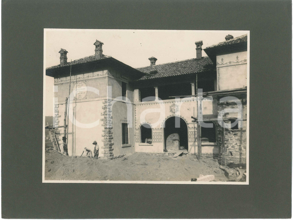 1921 CAGLIO Villa DE MATTIA - Arch. FERRAZZA / CABIATI - Cantiere *Foto 31x14 cm Fotografia d'epoca, su cartoncino morbido.CONDIZIONI: GFORMATO: 31x14 cm (cartoncino); 23x17 cm (fotografia)     originale e autentica 1