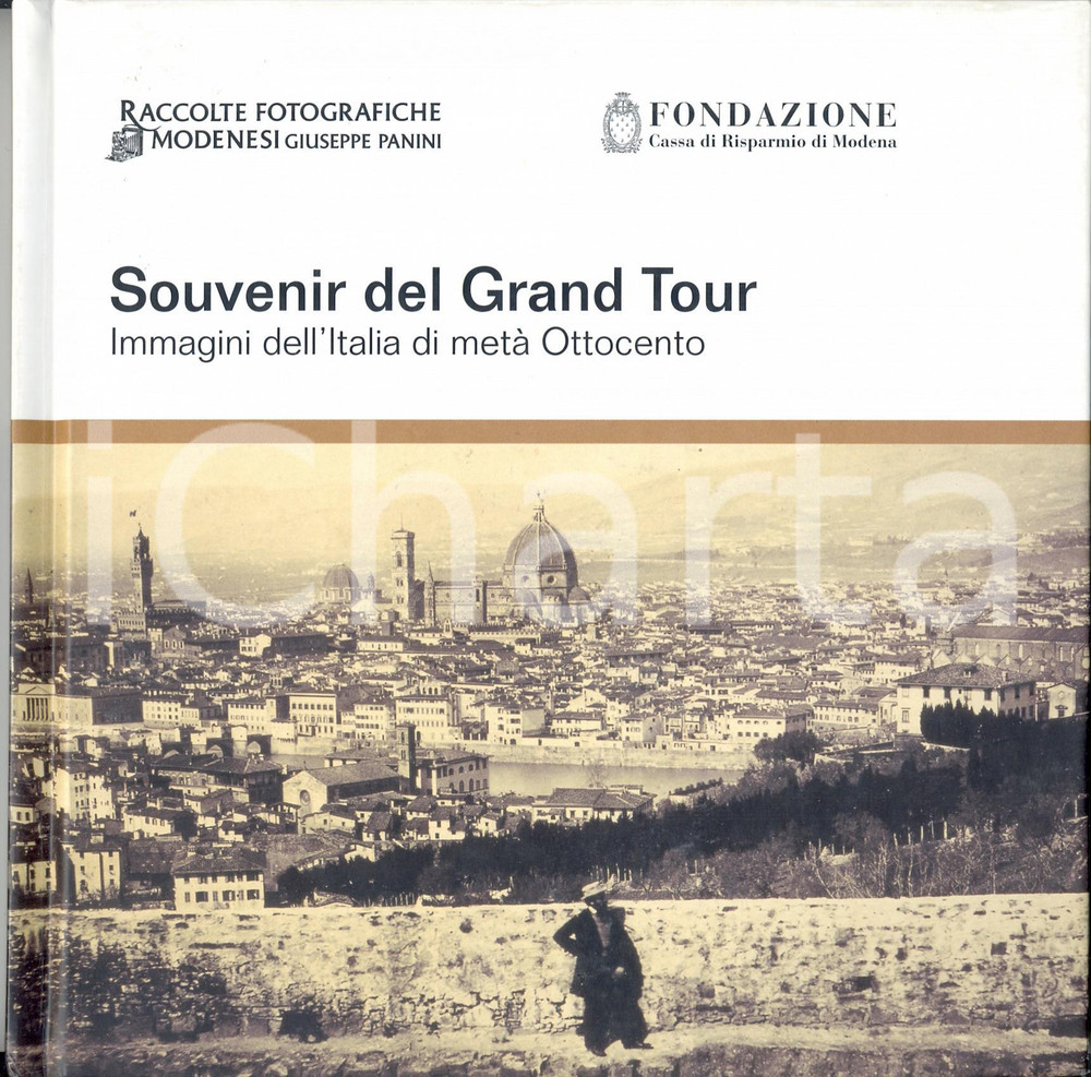 2005 MODENA Souvenir del Grand Tour - Raccolte fotografiche modenesi - Catalogo Pubblicazione illustrata, cartonata realizzata per la mostra organizzata da Raccolte Fotografiche Modenesi Giuseppe Panini e curata da Chiara Dall'Olio con Filippo Maggia. TITOLO: Souvenir del Grand Tour - Immagini dell'Italia di met&agrave; OttocentoEDITORE: Fondazione Cassa di Risparmio di ModenaPAGINE: 94 FAIR/discreto Lievi sporcature in copertina Formato: 21x21 originale e autentica 1