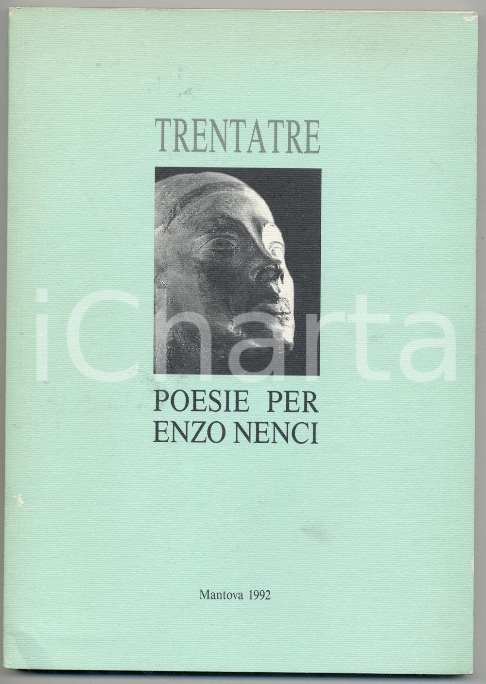 1992 MANTOVA Trentatre poesie per Enzo NENCI A cura di Mario ARTIOLI Libro Pubblicazione illustrata, brossurata. Contiene poesie di numerosi poeti tra cui Milo De Angelis, Franco Loi, Mario Luzi e Valerio Magrelli.Con scritti di Renata Casarin e Claudio Bacilieri. Fotografie di Paolo PerinaPAGINE: 92 FAIR/discreto Lievi abrasioni in copertina Formato: 17x24 originale e autentica 1