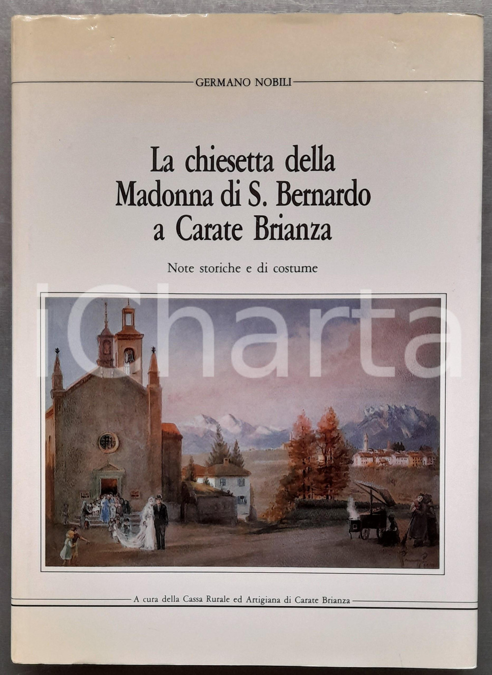 1988 Germano NOBILI La chiesetta della Madonna di S. Bernardo a CARATE BRIANZA Brossura editoriale con copertina rigida e sovraccoperta; illustrazioni b/n.Contiene una riproduzione del quadro della Madonna di S. Bernardo (XVI sec.) in una tasca interna. PAGINE: 103EDITORE: Cassa Rurale ed Artigiana di Carate Brianza FAIR/discreto buone condizioni interne, ma lievi ingiallimenti alla sovraccoperta Formato: 21x30 cm originale e autentica 1