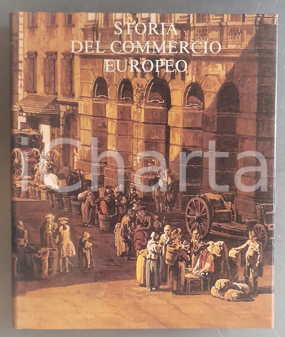 1982 AA.VV. Storia del commercio europeo - Ed. Banca Nazionale Agricoltura/ETAS Brossura editoriale, con coperta cartonata e sovraccoperta; cofanetto illustrato in cartone rigido e tela.Illustrazioni a colori e in bianco e nero.EDITORE: Banca Nazionale dell'Agricoltura - Roma; ETAS Libri - Milano.PAGINE: 399 GOOD/buono sporadiche puntinature blu alle pagine dovute a un difetto di stampa; tracce d'uso al cofanetto Formato: 27x31 cm originale e autentica 1