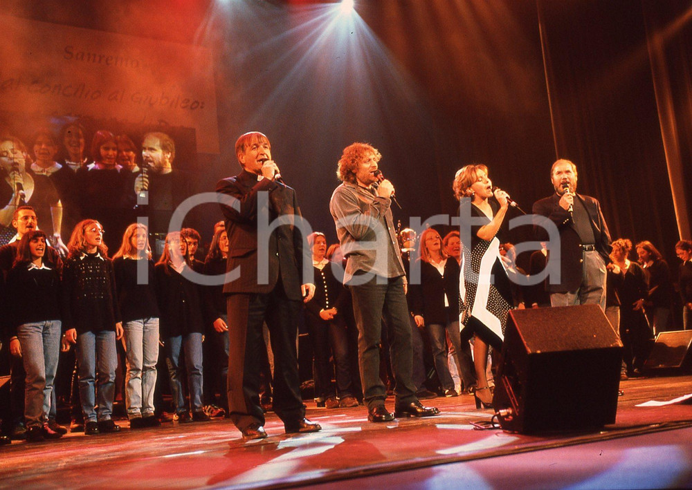 35mm vintage slide* 1999 GRANDE MEETING SANREMO Giuseppe CIONFOLI  Giosy CENTO 4  Diapositiva d'epoca, in formato 35 mm.CONDIZIONI: GOODE' severamente vietata la riproduzione. Tutti i diritti sono riservati.Nella diapositiva ICharta mette in vendita, sul negozio eBay e in esclusiva sul sito "icharta" il proprio archivio composto da numerose diapositive e negativi fotografici d'epoca, tutti originali e autentici, che attraversano la storia del costume italiano tra gli la fine degli anni Sessanta e Novanta.Si tratta di uno sguardo inedito sull'attualit&agrave;, la politica, la vita quotidiana, il gossip e la cultura, che fotografa il cambiamento della nazione in quest'ultimo scorcio del XX secolo. Un'occasione unica per il mercato del collezionismo, che vede finalmente disponibile un archivio eccezionale per vastit&agrave;, tematiche e condizioni, in un settore (il negativo fotografico e la diapositiva) di assoluta novit&agrave; e dalle interessanti prospettive di investimento. GOOD/buono   originale e autentica 1