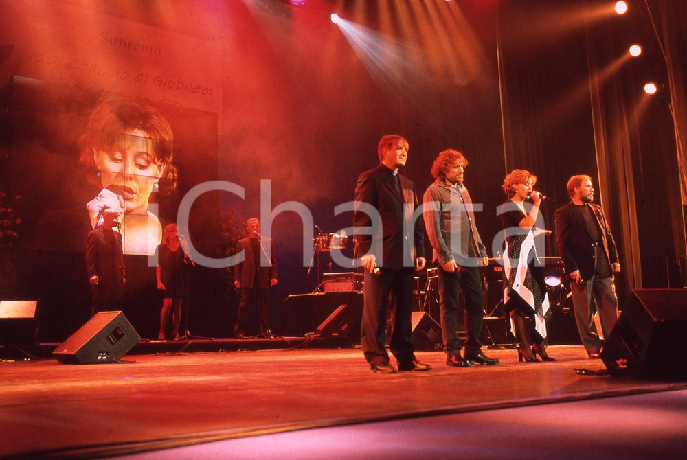 35mm vintage slide* 1999 GRANDE MEETING SANREMO Giuseppe CIONFOLI  Giosy CENTO 5  Diapositiva d'epoca, in formato 35 mm.CONDIZIONI: GOODE' severamente vietata la riproduzione. Tutti i diritti sono riservati.Nella diapositiva ICharta mette in vendita, sul negozio eBay e in esclusiva sul sito "icharta" il proprio archivio composto da numerose diapositive e negativi fotografici d'epoca, tutti originali e autentici, che attraversano la storia del costume italiano tra gli la fine degli anni Sessanta e Novanta.Si tratta di uno sguardo inedito sull'attualit&agrave;, la politica, la vita quotidiana, il gossip e la cultura, che fotografa il cambiamento della nazione in quest'ultimo scorcio del XX secolo. Un'occasione unica per il mercato del collezionismo, che vede finalmente disponibile un archivio eccezionale per vastit&agrave;, tematiche e condizioni, in un settore (il negativo fotografico e la diapositiva) di assoluta novit&agrave; e dalle interessanti prospettive di investimento. GOOD/buono   originale e autentica 1