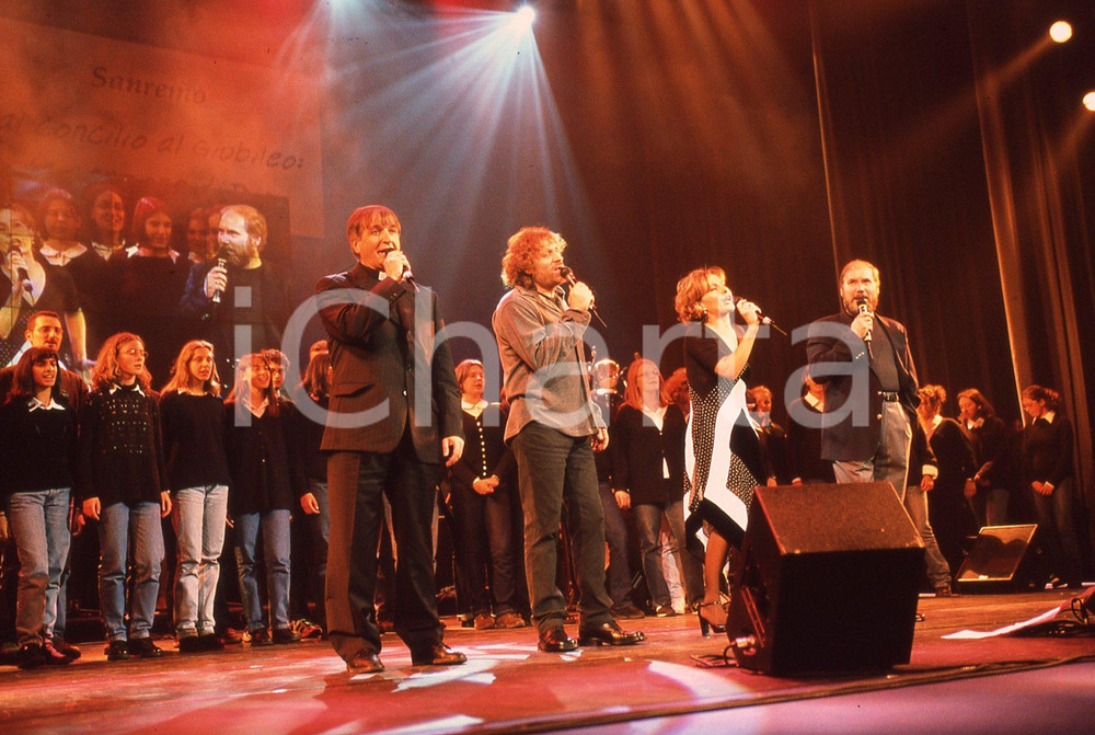 35mm vintage slide* 1999 GRANDE MEETING SANREMO Giuseppe CIONFOLI  Giosy CENTO 9  Diapositiva d'epoca, in formato 35 mm.CONDIZIONI: GOODE' severamente vietata la riproduzione. Tutti i diritti sono riservati.Nella diapositiva ICharta mette in vendita, sul negozio eBay e in esclusiva sul sito "icharta" il proprio archivio composto da numerose diapositive e negativi fotografici d'epoca, tutti originali e autentici, che attraversano la storia del costume italiano tra gli la fine degli anni Sessanta e Novanta.Si tratta di uno sguardo inedito sull'attualit&agrave;, la politica, la vita quotidiana, il gossip e la cultura, che fotografa il cambiamento della nazione in quest'ultimo scorcio del XX secolo. Un'occasione unica per il mercato del collezionismo, che vede finalmente disponibile un archivio eccezionale per vastit&agrave;, tematiche e condizioni, in un settore (il negativo fotografico e la diapositiva) di assoluta novit&agrave; e dalle interessanti prospettive di investimento. GOOD/buono   originale e autentica 1