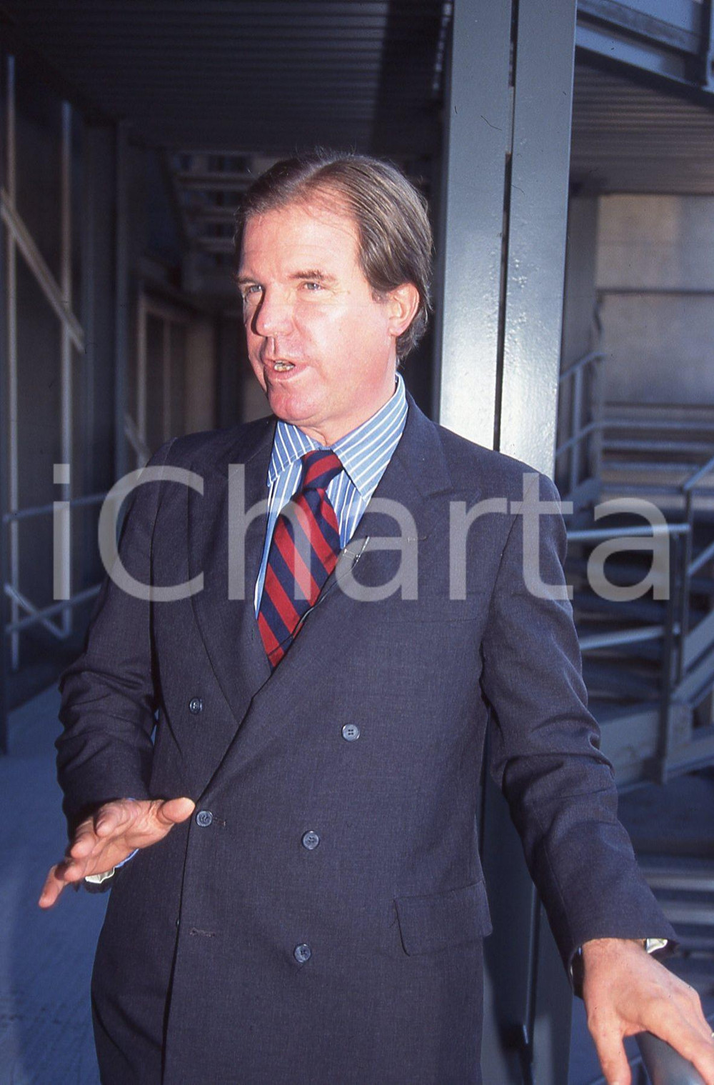 35mm vintage slide* 1995 MILANO Nicholas NEGROPONTE a convegno in Fiera (5)  Diapositiva d'epoca, in formato 35 mm.CONDIZIONI: GOODE' severamente vietata la riproduzione. Tutti i diritti sono riservati.Nella diapositiva ICharta mette in vendita, sul negozio eBay e in esclusiva sul sito "icharta" il proprio archivio composto da numerose diapositive e negativi fotografici d'epoca, tutti originali e autentici, che attraversano la storia del costume italiano tra gli la fine degli anni Sessanta e Novanta.Si tratta di uno sguardo inedito sull'attualit&agrave;, la politica, la vita quotidiana, il gossip e la cultura, che fotografa il cambiamento della nazione in quest'ultimo scorcio del XX secolo. Un'occasione unica per il mercato del collezionismo, che vede finalmente disponibile un archivio eccezionale per vastit&agrave;, tematiche e condizioni, in un settore (il negativo fotografico e la diapositiva) di assoluta novit&agrave; e dalle interessanti prospettive di investimento. GOOD/buono   originale e autentica 1