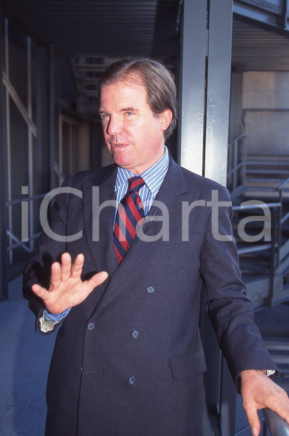 35mm vintage slide* 1995 MILANO Nicholas NEGROPONTE a convegno in Fiera (6)  Diapositiva d'epoca, in formato 35 mm.CONDIZIONI: GOODE' severamente vietata la riproduzione. Tutti i diritti sono riservati.Nella diapositiva ICharta mette in vendita, sul negozio eBay e in esclusiva sul sito "icharta" il proprio archivio composto da numerose diapositive e negativi fotografici d'epoca, tutti originali e autentici, che attraversano la storia del costume italiano tra gli la fine degli anni Sessanta e Novanta.Si tratta di uno sguardo inedito sull'attualit&agrave;, la politica, la vita quotidiana, il gossip e la cultura, che fotografa il cambiamento della nazione in quest'ultimo scorcio del XX secolo. Un'occasione unica per il mercato del collezionismo, che vede finalmente disponibile un archivio eccezionale per vastit&agrave;, tematiche e condizioni, in un settore (il negativo fotografico e la diapositiva) di assoluta novit&agrave; e dalle interessanti prospettive di investimento. GOOD/buono   originale e autentica 1