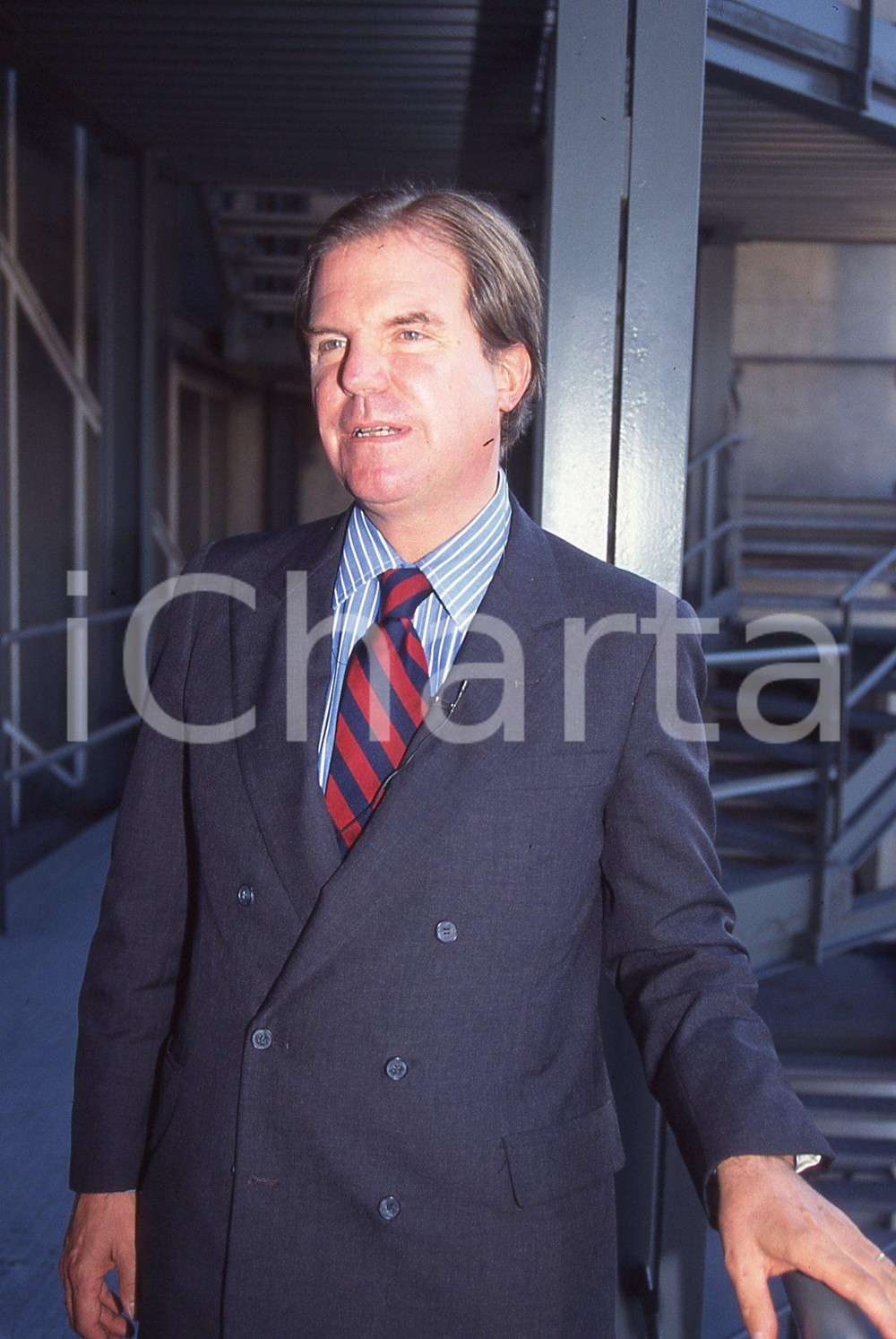 35mm vintage slide* 1995 MILANO Nicholas NEGROPONTE a convegno in Fiera (7)  Diapositiva d'epoca, in formato 35 mm.CONDIZIONI: GOODE' severamente vietata la riproduzione. Tutti i diritti sono riservati.Nella diapositiva ICharta mette in vendita, sul negozio eBay e in esclusiva sul sito "icharta" il proprio archivio composto da numerose diapositive e negativi fotografici d'epoca, tutti originali e autentici, che attraversano la storia del costume italiano tra gli la fine degli anni Sessanta e Novanta.Si tratta di uno sguardo inedito sull'attualit&agrave;, la politica, la vita quotidiana, il gossip e la cultura, che fotografa il cambiamento della nazione in quest'ultimo scorcio del XX secolo. Un'occasione unica per il mercato del collezionismo, che vede finalmente disponibile un archivio eccezionale per vastit&agrave;, tematiche e condizioni, in un settore (il negativo fotografico e la diapositiva) di assoluta novit&agrave; e dalle interessanti prospettive di investimento. GOOD/buono   originale e autentica 1