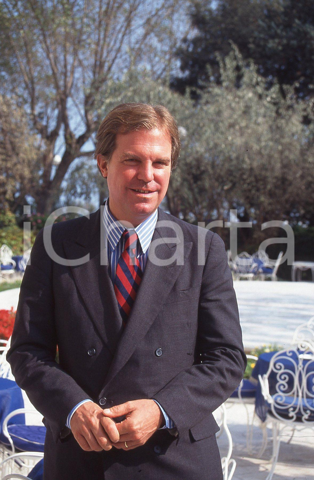 35mm vintage slide* 1995 ITALIA - COSTUME  Nicholas NEGROPONTE ritratto (11)  Diapositiva d'epoca, in formato 35 mm.CONDIZIONI: GOODE' severamente vietata la riproduzione. Tutti i diritti sono riservati.Nella diapositiva ICharta mette in vendita, sul negozio eBay e in esclusiva sul sito "icharta" il proprio archivio composto da numerose diapositive e negativi fotografici d'epoca, tutti originali e autentici, che attraversano la storia del costume italiano tra gli la fine degli anni Sessanta e Novanta.Si tratta di uno sguardo inedito sull'attualit&agrave;, la politica, la vita quotidiana, il gossip e la cultura, che fotografa il cambiamento della nazione in quest'ultimo scorcio del XX secolo. Un'occasione unica per il mercato del collezionismo, che vede finalmente disponibile un archivio eccezionale per vastit&agrave;, tematiche e condizioni, in un settore (il negativo fotografico e la diapositiva) di assoluta novit&agrave; e dalle interessanti prospettive di investimento. GOOD/buono   originale e autentica 1