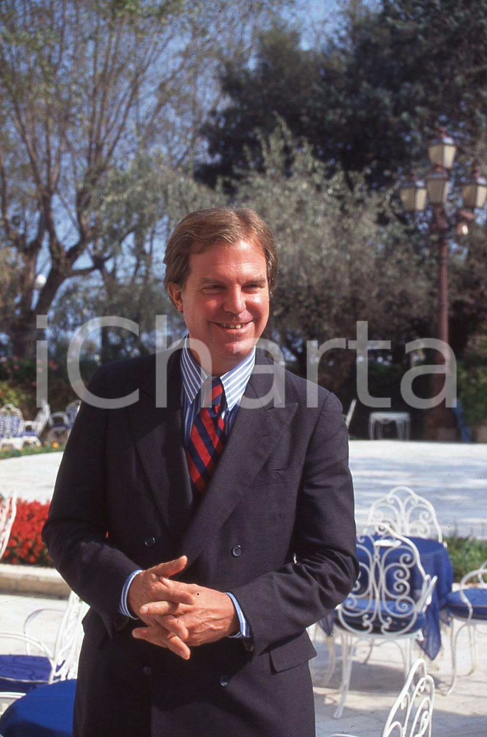 35mm vintage slide* 1995 ITALIA - COSTUME  Nicholas NEGROPONTE ritratto (12)  Diapositiva d'epoca, in formato 35 mm.CONDIZIONI: GOODE' severamente vietata la riproduzione. Tutti i diritti sono riservati.Nella diapositiva ICharta mette in vendita, sul negozio eBay e in esclusiva sul sito "icharta" il proprio archivio composto da numerose diapositive e negativi fotografici d'epoca, tutti originali e autentici, che attraversano la storia del costume italiano tra gli la fine degli anni Sessanta e Novanta.Si tratta di uno sguardo inedito sull'attualit&agrave;, la politica, la vita quotidiana, il gossip e la cultura, che fotografa il cambiamento della nazione in quest'ultimo scorcio del XX secolo. Un'occasione unica per il mercato del collezionismo, che vede finalmente disponibile un archivio eccezionale per vastit&agrave;, tematiche e condizioni, in un settore (il negativo fotografico e la diapositiva) di assoluta novit&agrave; e dalle interessanti prospettive di investimento. GOOD/buono   originale e autentica 1