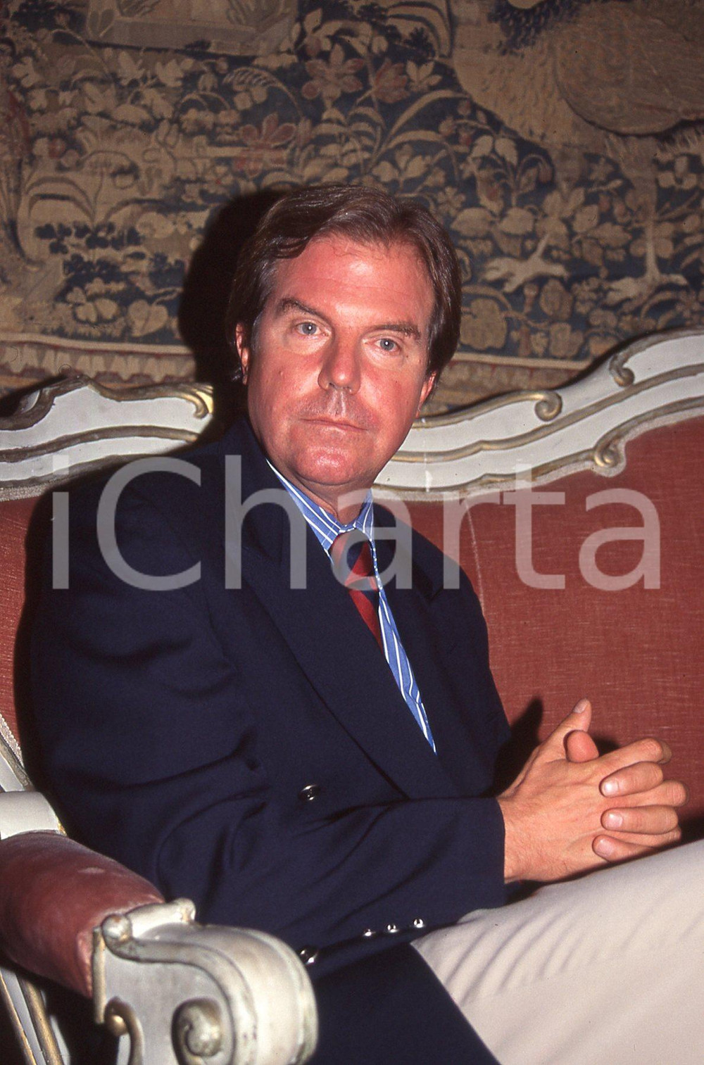 35mm vintage slide* 1995 ITALIA - COSTUME  Nicholas NEGROPONTE ritratto (20)  Diapositiva d'epoca, in formato 35 mm.CONDIZIONI: GOODE' severamente vietata la riproduzione. Tutti i diritti sono riservati.Nella diapositiva ICharta mette in vendita, sul negozio eBay e in esclusiva sul sito "icharta" il proprio archivio composto da numerose diapositive e negativi fotografici d'epoca, tutti originali e autentici, che attraversano la storia del costume italiano tra gli la fine degli anni Sessanta e Novanta.Si tratta di uno sguardo inedito sull'attualit&agrave;, la politica, la vita quotidiana, il gossip e la cultura, che fotografa il cambiamento della nazione in quest'ultimo scorcio del XX secolo. Un'occasione unica per il mercato del collezionismo, che vede finalmente disponibile un archivio eccezionale per vastit&agrave;, tematiche e condizioni, in un settore (il negativo fotografico e la diapositiva) di assoluta novit&agrave; e dalle interessanti prospettive di investimento. GOOD/buono   originale e autentica 1