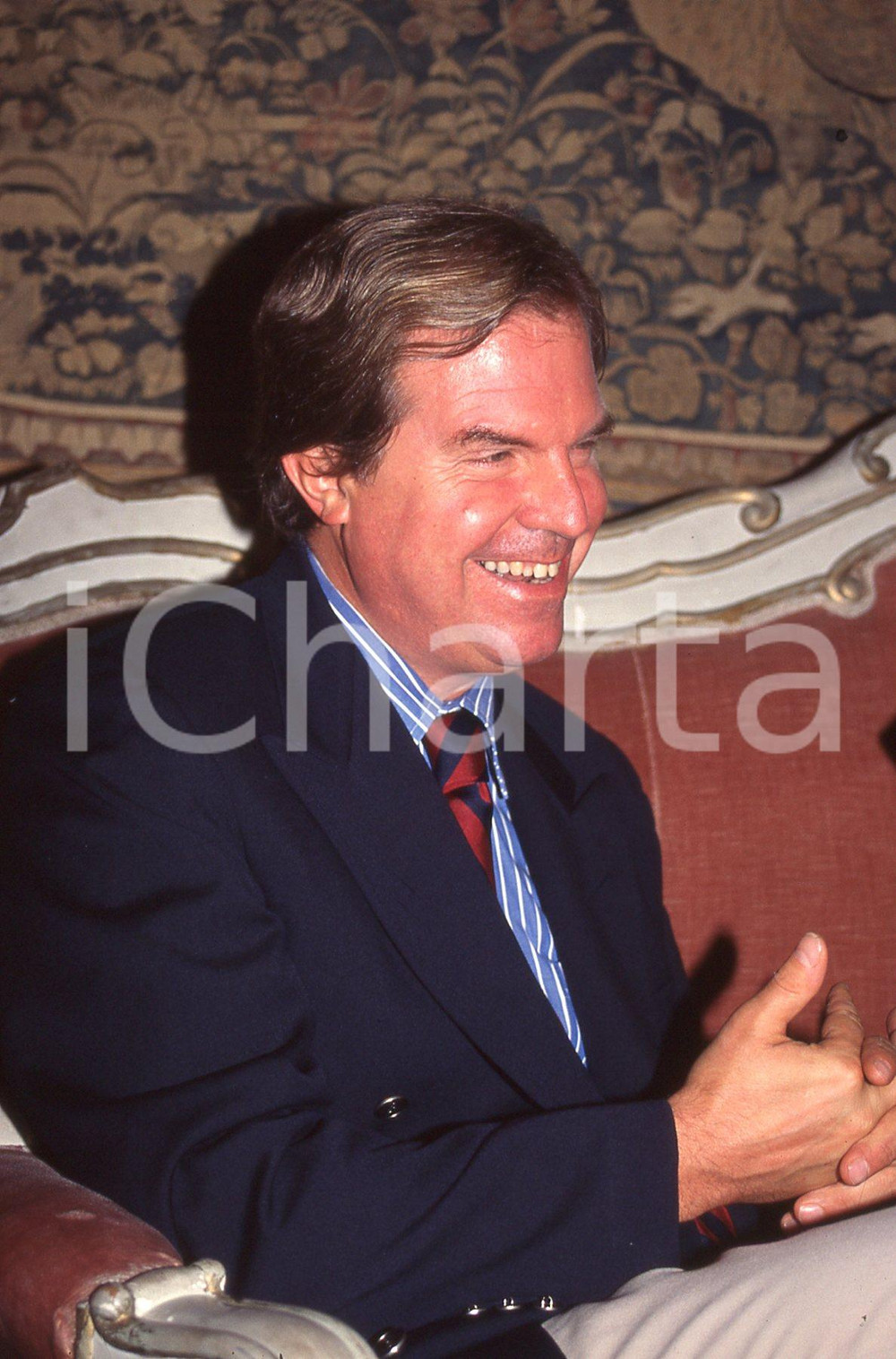 35mm vintage slide* 1995 ITALIA - COSTUME  Nicholas NEGROPONTE ritratto (23)  Diapositiva d'epoca, in formato 35 mm.CONDIZIONI: GOODE' severamente vietata la riproduzione. Tutti i diritti sono riservati.Nella diapositiva ICharta mette in vendita, sul negozio eBay e in esclusiva sul sito "icharta" il proprio archivio composto da numerose diapositive e negativi fotografici d'epoca, tutti originali e autentici, che attraversano la storia del costume italiano tra gli la fine degli anni Sessanta e Novanta.Si tratta di uno sguardo inedito sull'attualit&agrave;, la politica, la vita quotidiana, il gossip e la cultura, che fotografa il cambiamento della nazione in quest'ultimo scorcio del XX secolo. Un'occasione unica per il mercato del collezionismo, che vede finalmente disponibile un archivio eccezionale per vastit&agrave;, tematiche e condizioni, in un settore (il negativo fotografico e la diapositiva) di assoluta novit&agrave; e dalle interessanti prospettive di investimento. GOOD/buono   originale e autentica 1