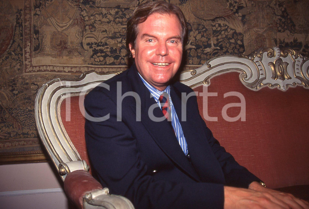 35mm vintage slide* 1995 ITALIA - COSTUME  Nicholas NEGROPONTE ritratto (30)  Diapositiva d'epoca, in formato 35 mm.CONDIZIONI: GOODE' severamente vietata la riproduzione. Tutti i diritti sono riservati.Nella diapositiva ICharta mette in vendita, sul negozio eBay e in esclusiva sul sito "icharta" il proprio archivio composto da numerose diapositive e negativi fotografici d'epoca, tutti originali e autentici, che attraversano la storia del costume italiano tra gli la fine degli anni Sessanta e Novanta.Si tratta di uno sguardo inedito sull'attualit&agrave;, la politica, la vita quotidiana, il gossip e la cultura, che fotografa il cambiamento della nazione in quest'ultimo scorcio del XX secolo. Un'occasione unica per il mercato del collezionismo, che vede finalmente disponibile un archivio eccezionale per vastit&agrave;, tematiche e condizioni, in un settore (il negativo fotografico e la diapositiva) di assoluta novit&agrave; e dalle interessanti prospettive di investimento. GOOD/buono   originale e autentica 1