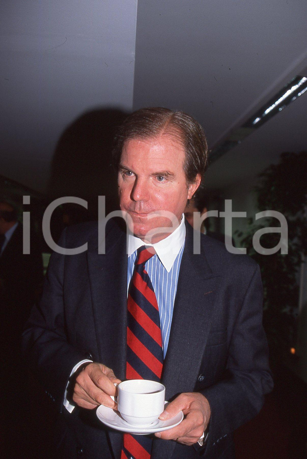 35mm vintage slide* 1995 MILANO Nicholas NEGROPONTE a convegno in Fiera (22)  Diapositiva d'epoca, in formato 35 mm.CONDIZIONI: GOODE' severamente vietata la riproduzione. Tutti i diritti sono riservati.Nella diapositiva ICharta mette in vendita, sul negozio eBay e in esclusiva sul sito "icharta" il proprio archivio composto da numerose diapositive e negativi fotografici d'epoca, tutti originali e autentici, che attraversano la storia del costume italiano tra gli la fine degli anni Sessanta e Novanta.Si tratta di uno sguardo inedito sull'attualit&agrave;, la politica, la vita quotidiana, il gossip e la cultura, che fotografa il cambiamento della nazione in quest'ultimo scorcio del XX secolo. Un'occasione unica per il mercato del collezionismo, che vede finalmente disponibile un archivio eccezionale per vastit&agrave;, tematiche e condizioni, in un settore (il negativo fotografico e la diapositiva) di assoluta novit&agrave; e dalle interessanti prospettive di investimento. GOOD/buono   originale e autentica 1