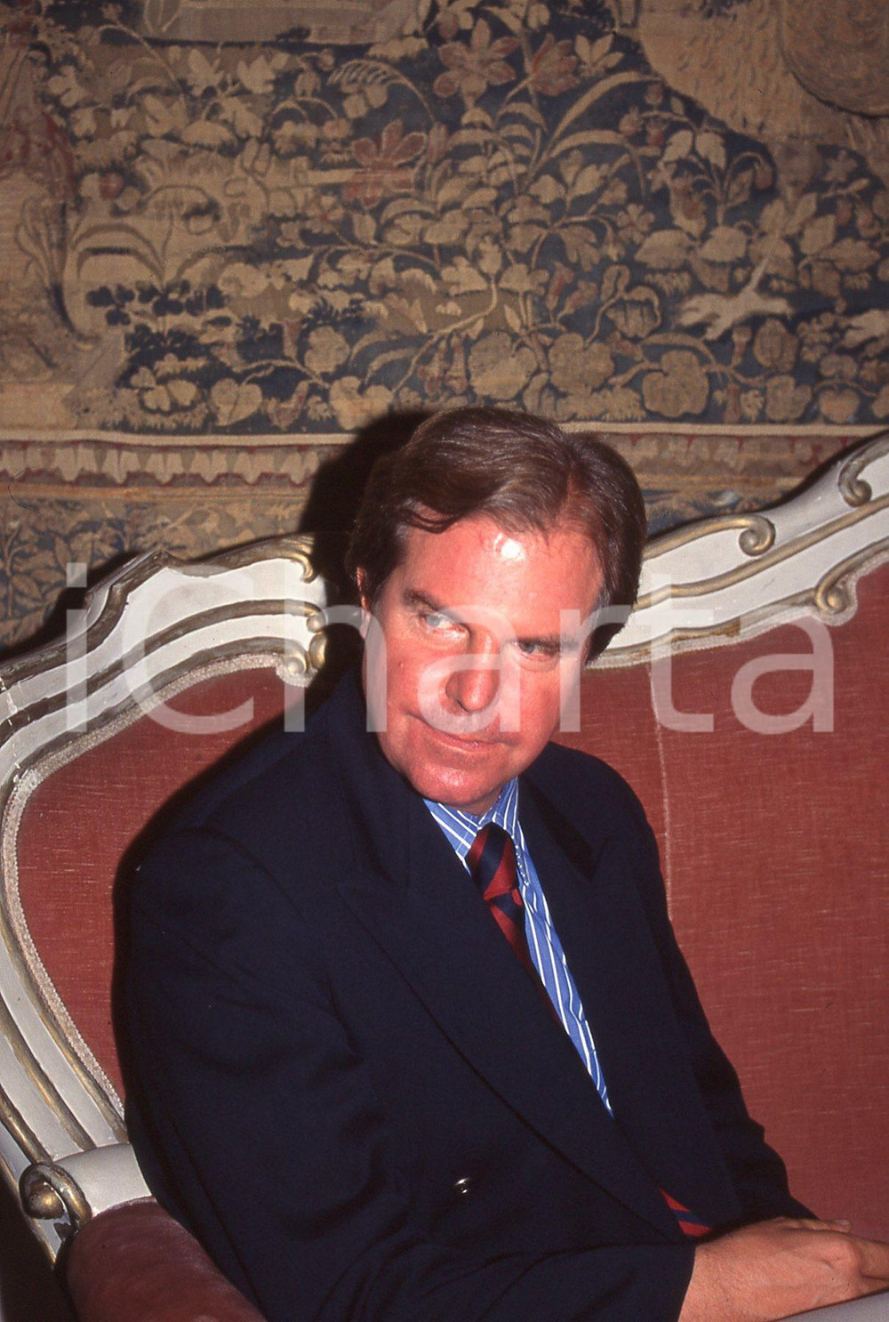 35mm vintage slide* 1995 ITALIA - COSTUME  Nicholas NEGROPONTE ritratto (31)  Diapositiva d'epoca, in formato 35 mm.CONDIZIONI: GOODE' severamente vietata la riproduzione. Tutti i diritti sono riservati.Nella diapositiva ICharta mette in vendita, sul negozio eBay e in esclusiva sul sito "icharta" il proprio archivio composto da numerose diapositive e negativi fotografici d'epoca, tutti originali e autentici, che attraversano la storia del costume italiano tra gli la fine degli anni Sessanta e Novanta.Si tratta di uno sguardo inedito sull'attualit&agrave;, la politica, la vita quotidiana, il gossip e la cultura, che fotografa il cambiamento della nazione in quest'ultimo scorcio del XX secolo. Un'occasione unica per il mercato del collezionismo, che vede finalmente disponibile un archivio eccezionale per vastit&agrave;, tematiche e condizioni, in un settore (il negativo fotografico e la diapositiva) di assoluta novit&agrave; e dalle interessanti prospettive di investimento. GOOD/buono   originale e autentica 1