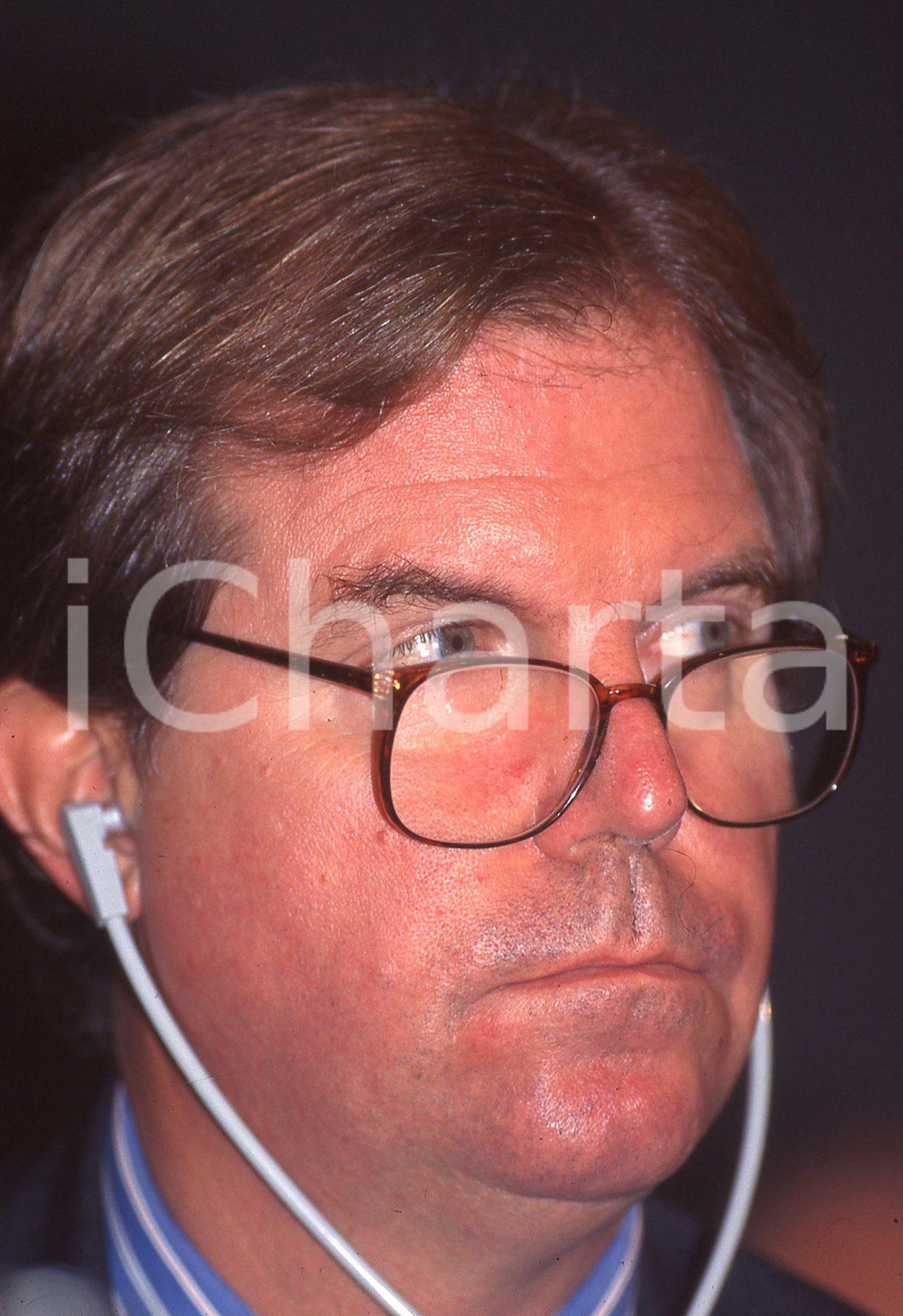 35mm vintage slide* 1995 MILANO Nicholas NEGROPONTE con cuffie per traduzione 2  Diapositiva d'epoca, in formato 35 mm.CONDIZIONI: GOODE' severamente vietata la riproduzione. Tutti i diritti sono riservati.Nella diapositiva ICharta mette in vendita, sul negozio eBay e in esclusiva sul sito "icharta" il proprio archivio composto da numerose diapositive e negativi fotografici d'epoca, tutti originali e autentici, che attraversano la storia del costume italiano tra gli la fine degli anni Sessanta e Novanta.Si tratta di uno sguardo inedito sull'attualit&agrave;, la politica, la vita quotidiana, il gossip e la cultura, che fotografa il cambiamento della nazione in quest'ultimo scorcio del XX secolo. Un'occasione unica per il mercato del collezionismo, che vede finalmente disponibile un archivio eccezionale per vastit&agrave;, tematiche e condizioni, in un settore (il negativo fotografico e la diapositiva) di assoluta novit&agrave; e dalle interessanti prospettive di investimento. GOOD/buono   originale e autentica 1
