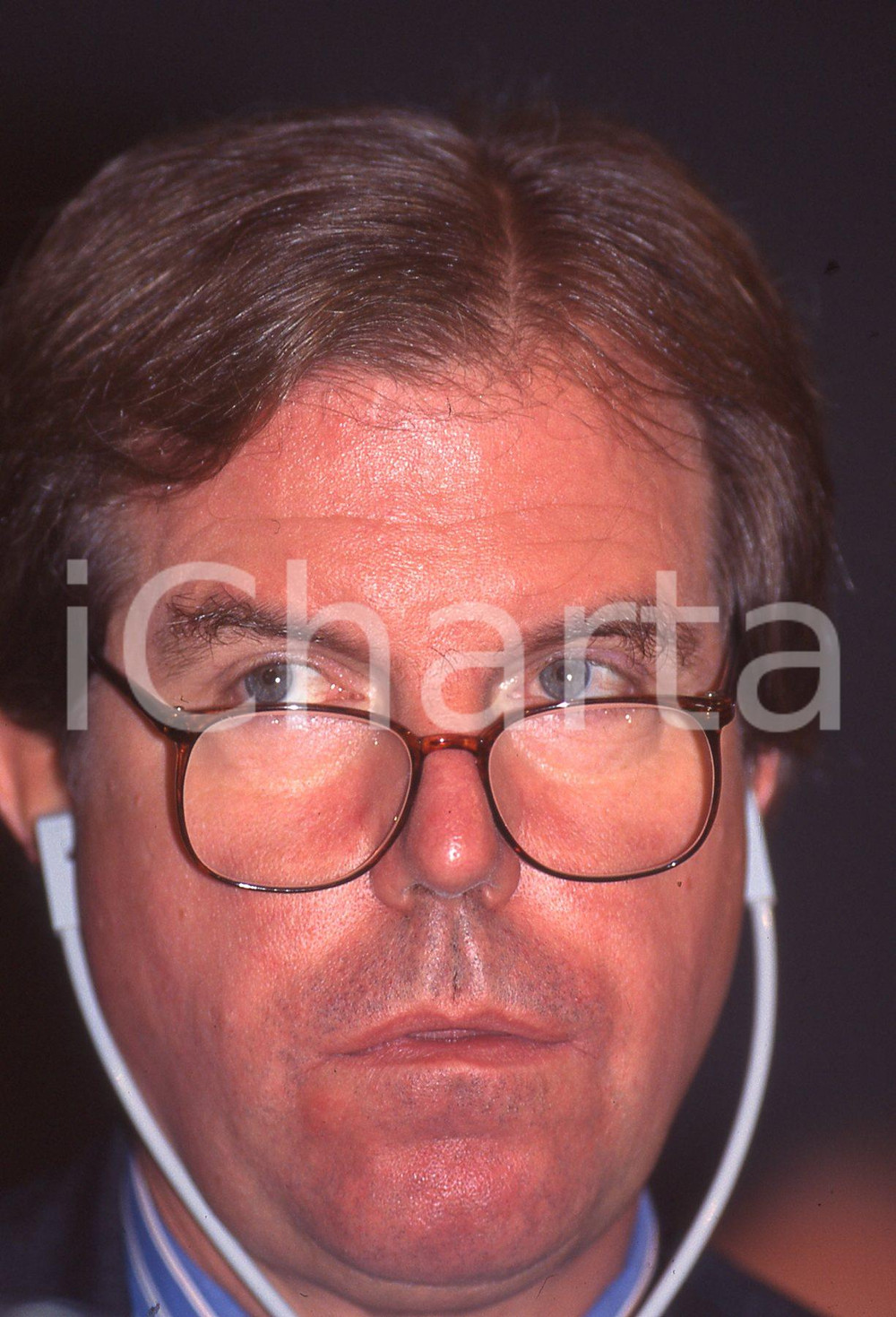 35mm vintage slide* 1995 MILANO Nicholas NEGROPONTE con cuffie per traduzione 3  Diapositiva d'epoca, in formato 35 mm.CONDIZIONI: GOODE' severamente vietata la riproduzione. Tutti i diritti sono riservati.Nella diapositiva ICharta mette in vendita, sul negozio eBay e in esclusiva sul sito "icharta" il proprio archivio composto da numerose diapositive e negativi fotografici d'epoca, tutti originali e autentici, che attraversano la storia del costume italiano tra gli la fine degli anni Sessanta e Novanta.Si tratta di uno sguardo inedito sull'attualit&agrave;, la politica, la vita quotidiana, il gossip e la cultura, che fotografa il cambiamento della nazione in quest'ultimo scorcio del XX secolo. Un'occasione unica per il mercato del collezionismo, che vede finalmente disponibile un archivio eccezionale per vastit&agrave;, tematiche e condizioni, in un settore (il negativo fotografico e la diapositiva) di assoluta novit&agrave; e dalle interessanti prospettive di investimento. GOOD/buono   originale e autentica 1