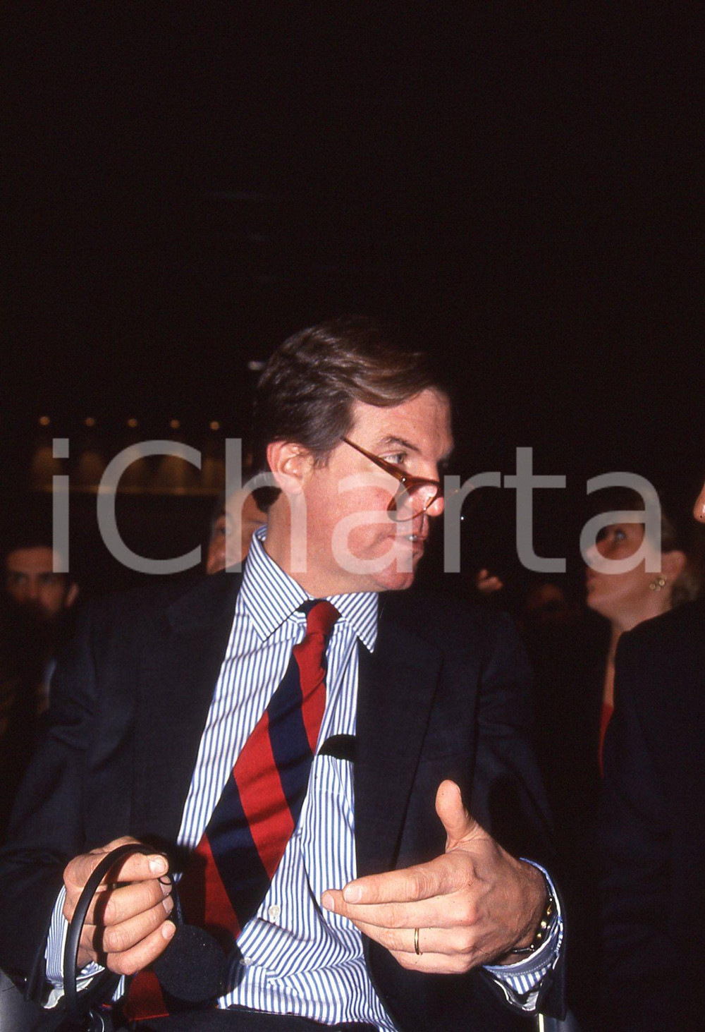 35mm vintage slide* 1995 MILANO Nicholas NEGROPONTE a convegno in Fiera (28)  Diapositiva d'epoca, in formato 35 mm.CONDIZIONI: GOODE' severamente vietata la riproduzione. Tutti i diritti sono riservati.Nella diapositiva ICharta mette in vendita, sul negozio eBay e in esclusiva sul sito "icharta" il proprio archivio composto da numerose diapositive e negativi fotografici d'epoca, tutti originali e autentici, che attraversano la storia del costume italiano tra gli la fine degli anni Sessanta e Novanta.Si tratta di uno sguardo inedito sull'attualit&agrave;, la politica, la vita quotidiana, il gossip e la cultura, che fotografa il cambiamento della nazione in quest'ultimo scorcio del XX secolo. Un'occasione unica per il mercato del collezionismo, che vede finalmente disponibile un archivio eccezionale per vastit&agrave;, tematiche e condizioni, in un settore (il negativo fotografico e la diapositiva) di assoluta novit&agrave; e dalle interessanti prospettive di investimento. GOOD/buono   originale e autentica 1