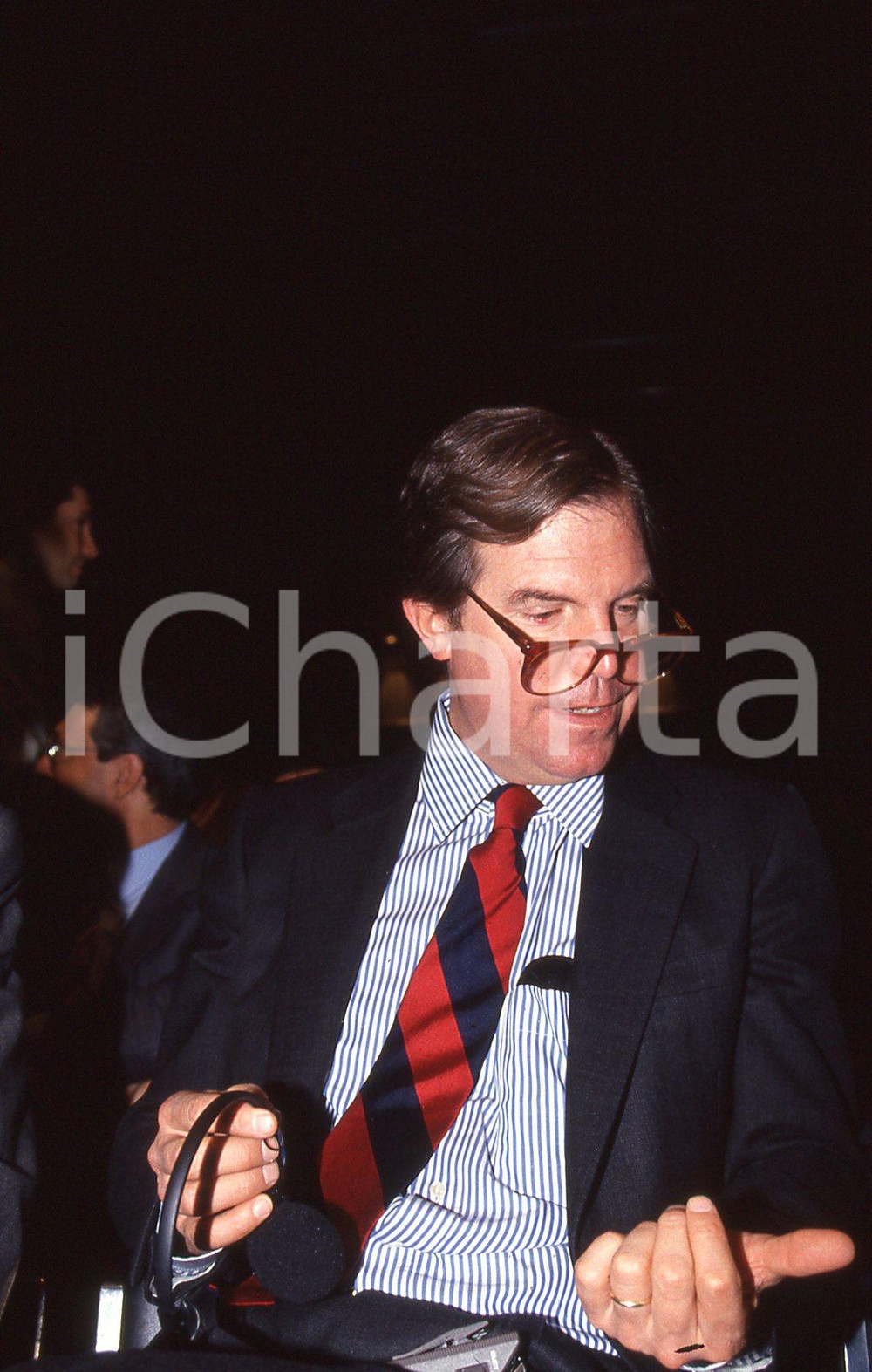 35mm vintage slide* 1995 MILANO Nicholas NEGROPONTE a convegno in Fiera (31)  Diapositiva d'epoca, in formato 35 mm.CONDIZIONI: GOODE' severamente vietata la riproduzione. Tutti i diritti sono riservati.Nella diapositiva ICharta mette in vendita, sul negozio eBay e in esclusiva sul sito "icharta" il proprio archivio composto da numerose diapositive e negativi fotografici d'epoca, tutti originali e autentici, che attraversano la storia del costume italiano tra gli la fine degli anni Sessanta e Novanta.Si tratta di uno sguardo inedito sull'attualit&agrave;, la politica, la vita quotidiana, il gossip e la cultura, che fotografa il cambiamento della nazione in quest'ultimo scorcio del XX secolo. Un'occasione unica per il mercato del collezionismo, che vede finalmente disponibile un archivio eccezionale per vastit&agrave;, tematiche e condizioni, in un settore (il negativo fotografico e la diapositiva) di assoluta novit&agrave; e dalle interessanti prospettive di investimento. GOOD/buono   originale e autentica 1