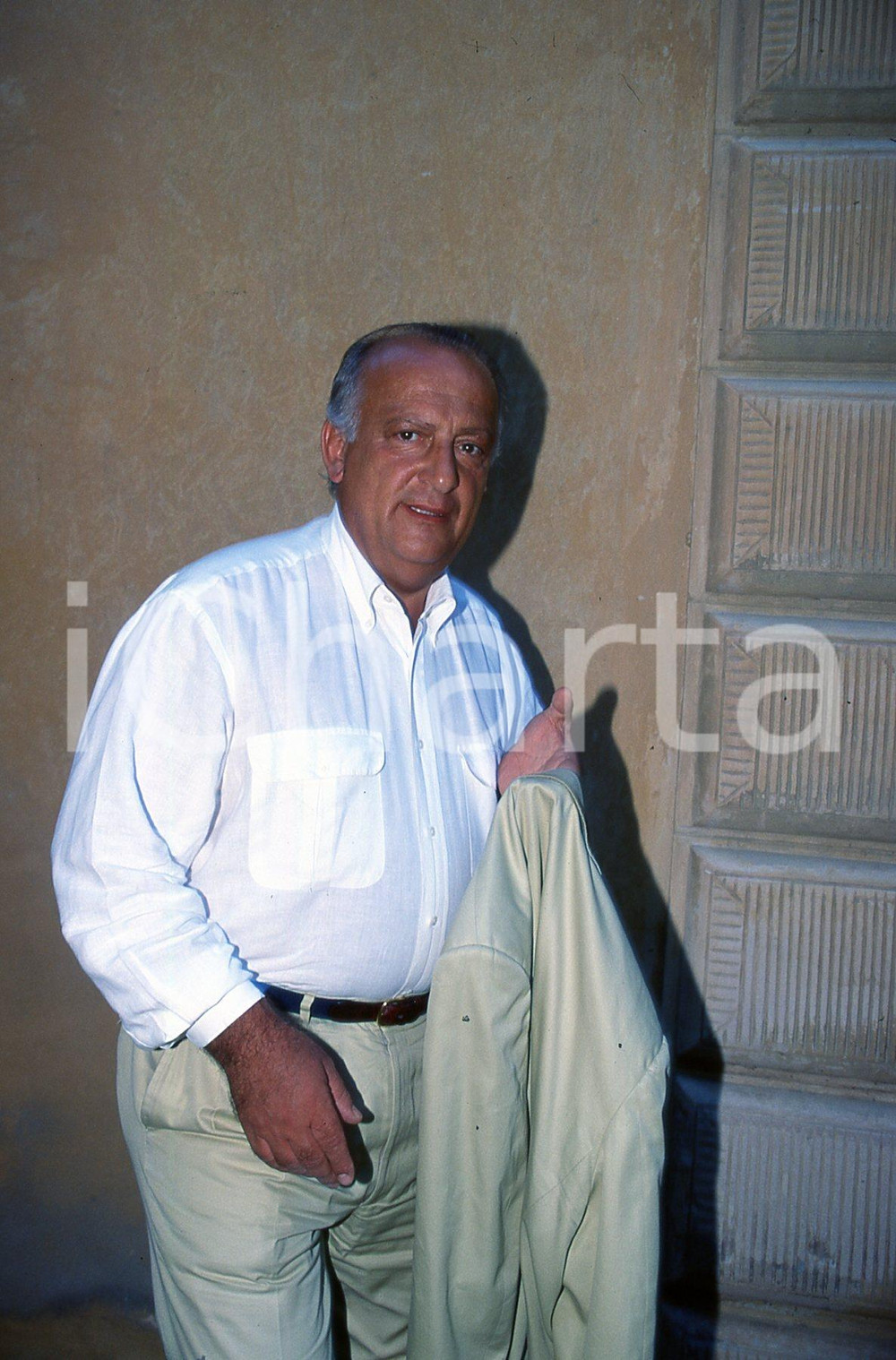 35mm vintage slide* 1999 ITALIA POLITICA Giorgio GUAZZALOCA sindaco di Bologna 4  Diapositiva d'epoca, in formato 35 mm.CONDIZIONI: GOODNella diapositiva appare ad un convegno politico.E' severamente vietata la riproduzione. Tutti i diritti sono riservati.Nella diapositiva ICharta mette in vendita, sul negozio eBay e in esclusiva sul sito "icharta" il proprio archivio composto da numerose diapositive e negativi fotografici d'epoca, tutti originali e autentici, che attraversano la storia del costume italiano tra gli la fine degli anni Sessanta e Novanta.Si tratta di uno sguardo inedito sull'attualit&agrave;, la politica, la vita quotidiana, il gossip e la cultura, che fotografa il cambiamento della nazione in quest'ultimo scorcio del XX secolo. Un'occasione unica per il mercato del collezionismo, che vede finalmente disponibile un archivio eccezionale per vastit&agrave;, tematiche e condizioni, in un settore (il negativo fotografico e la diapositiva) di assoluta novit&agrave; e dalle interessanti prospettive di investimento. GOOD/buono   originale e autentica 1