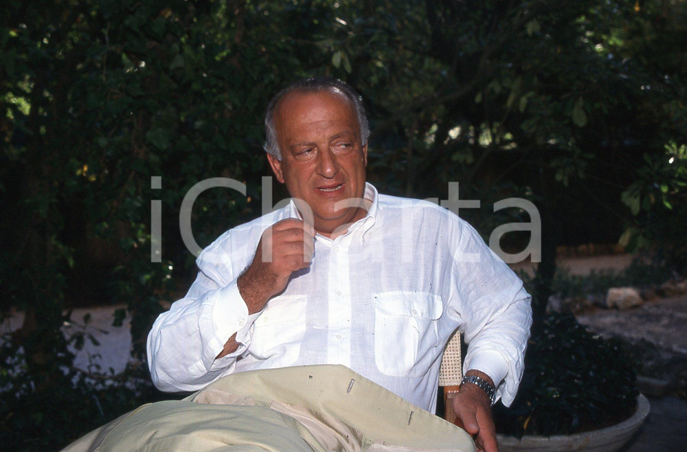 35mm vintage slide* 1999 ITALIA POLITICA Giorgio GUAZZALOCA sindaco a Bologna 12  Diapositiva d'epoca, in formato 35 mm.CONDIZIONI: GOODNella diapositiva appare ad un convegno politico.E' severamente vietata la riproduzione. Tutti i diritti sono riservati.Nella diapositiva ICharta mette in vendita, sul negozio eBay e in esclusiva sul sito "icharta" il proprio archivio composto da numerose diapositive e negativi fotografici d'epoca, tutti originali e autentici, che attraversano la storia del costume italiano tra gli la fine degli anni Sessanta e Novanta.Si tratta di uno sguardo inedito sull'attualit&agrave;, la politica, la vita quotidiana, il gossip e la cultura, che fotografa il cambiamento della nazione in quest'ultimo scorcio del XX secolo. Un'occasione unica per il mercato del collezionismo, che vede finalmente disponibile un archivio eccezionale per vastit&agrave;, tematiche e condizioni, in un settore (il negativo fotografico e la diapositiva) di assoluta novit&agrave; e dalle interessanti prospettive di investimento. GOOD/buono   originale e autentica 1