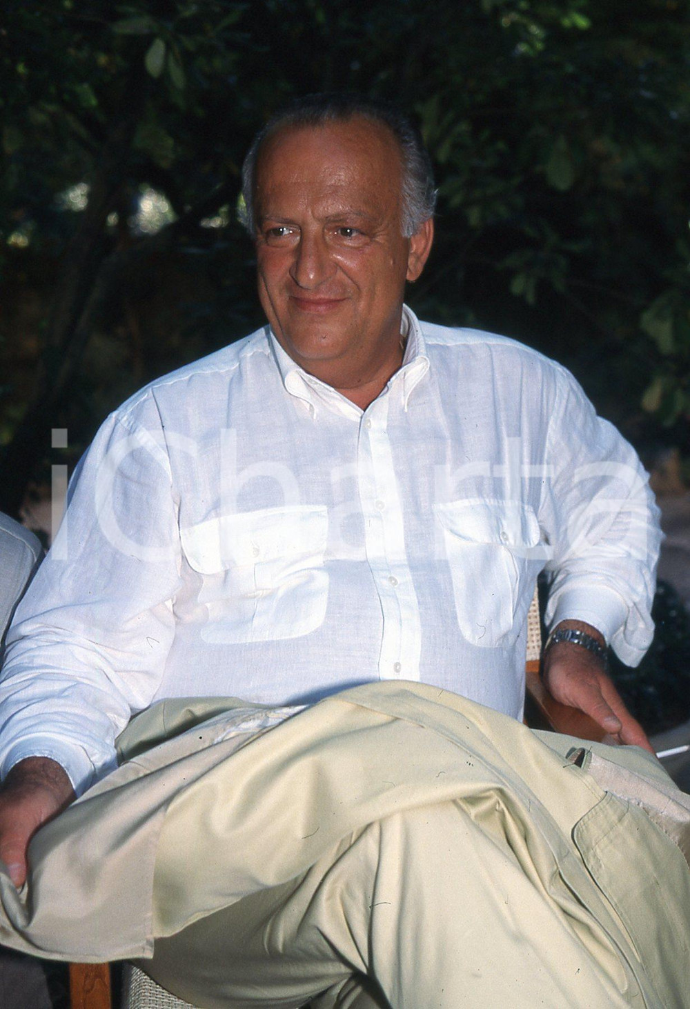 35mm vintage slide* 1999 ITALIA POLITICA Giorgio GUAZZALOCA sindaco a Bologna 17  Diapositiva d'epoca, in formato 35 mm.CONDIZIONI: GOODNella diapositiva appare ad un convegno politico.E' severamente vietata la riproduzione. Tutti i diritti sono riservati.Nella diapositiva ICharta mette in vendita, sul negozio eBay e in esclusiva sul sito "icharta" il proprio archivio composto da numerose diapositive e negativi fotografici d'epoca, tutti originali e autentici, che attraversano la storia del costume italiano tra gli la fine degli anni Sessanta e Novanta.Si tratta di uno sguardo inedito sull'attualit&agrave;, la politica, la vita quotidiana, il gossip e la cultura, che fotografa il cambiamento della nazione in quest'ultimo scorcio del XX secolo. Un'occasione unica per il mercato del collezionismo, che vede finalmente disponibile un archivio eccezionale per vastit&agrave;, tematiche e condizioni, in un settore (il negativo fotografico e la diapositiva) di assoluta novit&agrave; e dalle interessanti prospettive di investimento. GOOD/buono   originale e autentica 1