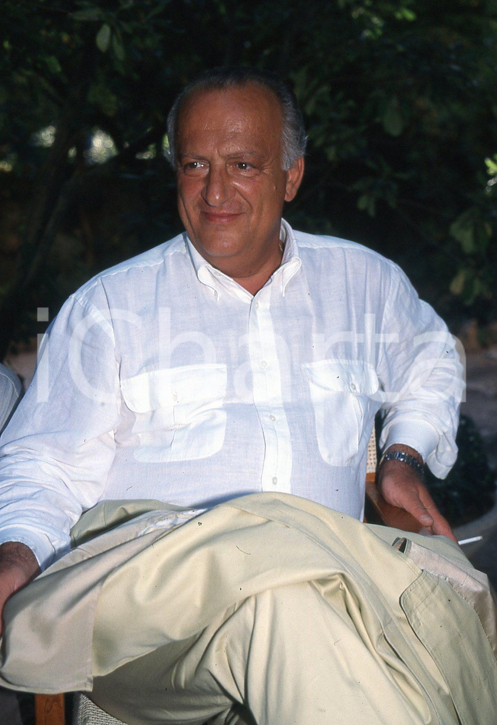 35mm vintage slide* 1999 ITALIA POLITICA Giorgio GUAZZALOCA sindaco a Bologna 19  Diapositiva d'epoca, in formato 35 mm.CONDIZIONI: GOODNella diapositiva appare ad un convegno politico.E' severamente vietata la riproduzione. Tutti i diritti sono riservati.Nella diapositiva ICharta mette in vendita, sul negozio eBay e in esclusiva sul sito "icharta" il proprio archivio composto da numerose diapositive e negativi fotografici d'epoca, tutti originali e autentici, che attraversano la storia del costume italiano tra gli la fine degli anni Sessanta e Novanta.Si tratta di uno sguardo inedito sull'attualit&agrave;, la politica, la vita quotidiana, il gossip e la cultura, che fotografa il cambiamento della nazione in quest'ultimo scorcio del XX secolo. Un'occasione unica per il mercato del collezionismo, che vede finalmente disponibile un archivio eccezionale per vastit&agrave;, tematiche e condizioni, in un settore (il negativo fotografico e la diapositiva) di assoluta novit&agrave; e dalle interessanti prospettive di investimento. GOOD/buono   originale e autentica 1