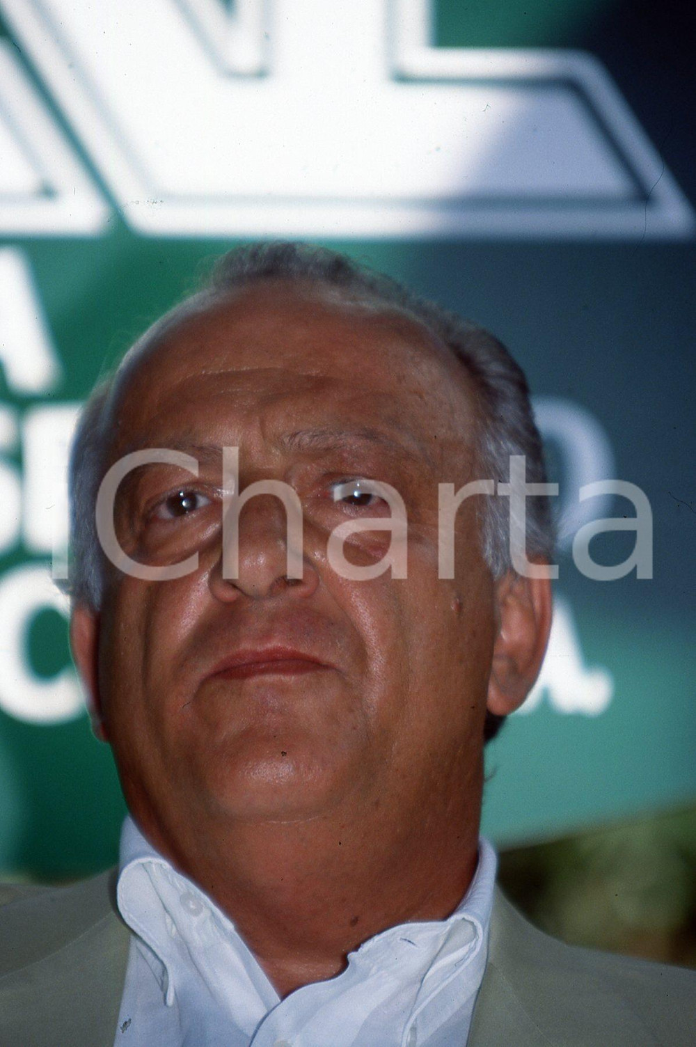 35mm vintage slide* 1999 ITALIA POLITICA Giorgio GUAZZALOCA sindaco a Bologna 27  Diapositiva d'epoca, in formato 35 mm.CONDIZIONI: GOODNella diapositiva appare ad un convegno politico.E' severamente vietata la riproduzione. Tutti i diritti sono riservati.Nella diapositiva ICharta mette in vendita, sul negozio eBay e in esclusiva sul sito "icharta" il proprio archivio composto da numerose diapositive e negativi fotografici d'epoca, tutti originali e autentici, che attraversano la storia del costume italiano tra gli la fine degli anni Sessanta e Novanta.Si tratta di uno sguardo inedito sull'attualit&agrave;, la politica, la vita quotidiana, il gossip e la cultura, che fotografa il cambiamento della nazione in quest'ultimo scorcio del XX secolo. Un'occasione unica per il mercato del collezionismo, che vede finalmente disponibile un archivio eccezionale per vastit&agrave;, tematiche e condizioni, in un settore (il negativo fotografico e la diapositiva) di assoluta novit&agrave; e dalle interessanti prospettive di investimento. GOOD/buono   originale e autentica 1