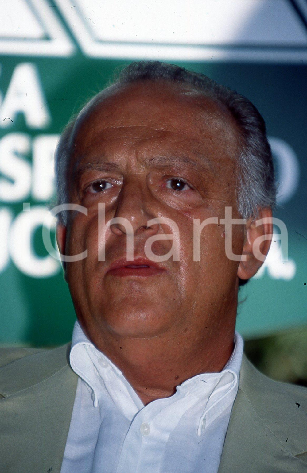 35mm vintage slide* 1999 ITALIA POLITICA Giorgio GUAZZALOCA sindaco a Bologna 31  Diapositiva d'epoca, in formato 35 mm.CONDIZIONI: GOODNella diapositiva appare ad un convegno politico.E' severamente vietata la riproduzione. Tutti i diritti sono riservati.Nella diapositiva ICharta mette in vendita, sul negozio eBay e in esclusiva sul sito "icharta" il proprio archivio composto da numerose diapositive e negativi fotografici d'epoca, tutti originali e autentici, che attraversano la storia del costume italiano tra gli la fine degli anni Sessanta e Novanta.Si tratta di uno sguardo inedito sull'attualit&agrave;, la politica, la vita quotidiana, il gossip e la cultura, che fotografa il cambiamento della nazione in quest'ultimo scorcio del XX secolo. Un'occasione unica per il mercato del collezionismo, che vede finalmente disponibile un archivio eccezionale per vastit&agrave;, tematiche e condizioni, in un settore (il negativo fotografico e la diapositiva) di assoluta novit&agrave; e dalle interessanti prospettive di investimento. GOOD/buono   originale e autentica 1